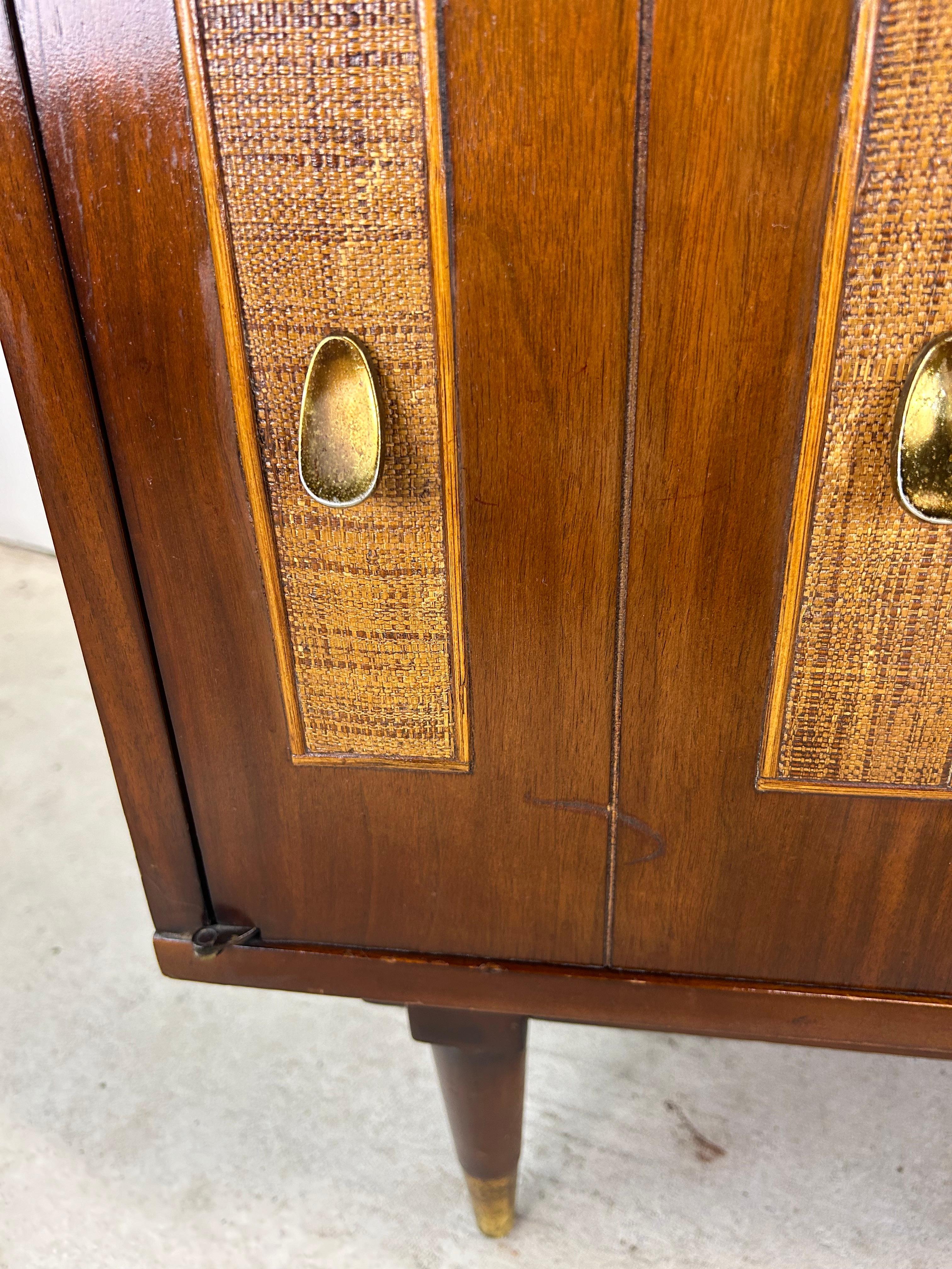 Mid Century Modern Nightstands with Cane Front & Brass Hardware For Sale 7