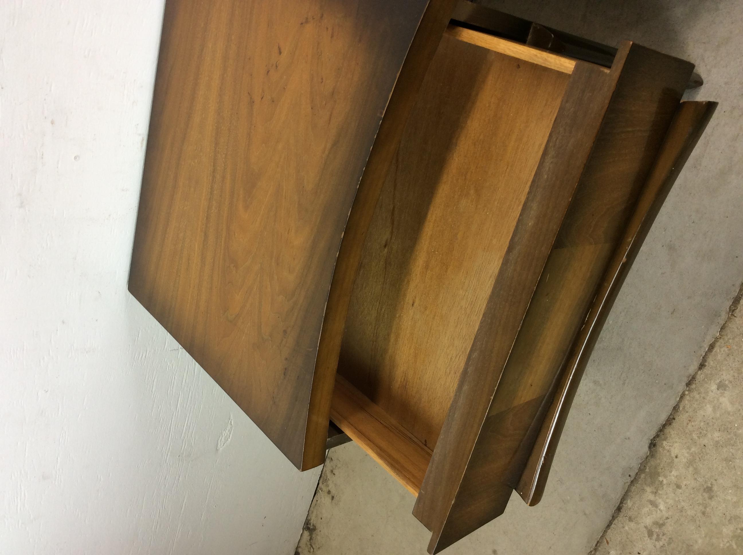 Mid Century Modern Nightstands with One Drawer & Sled Legs - A Pair For Sale 8