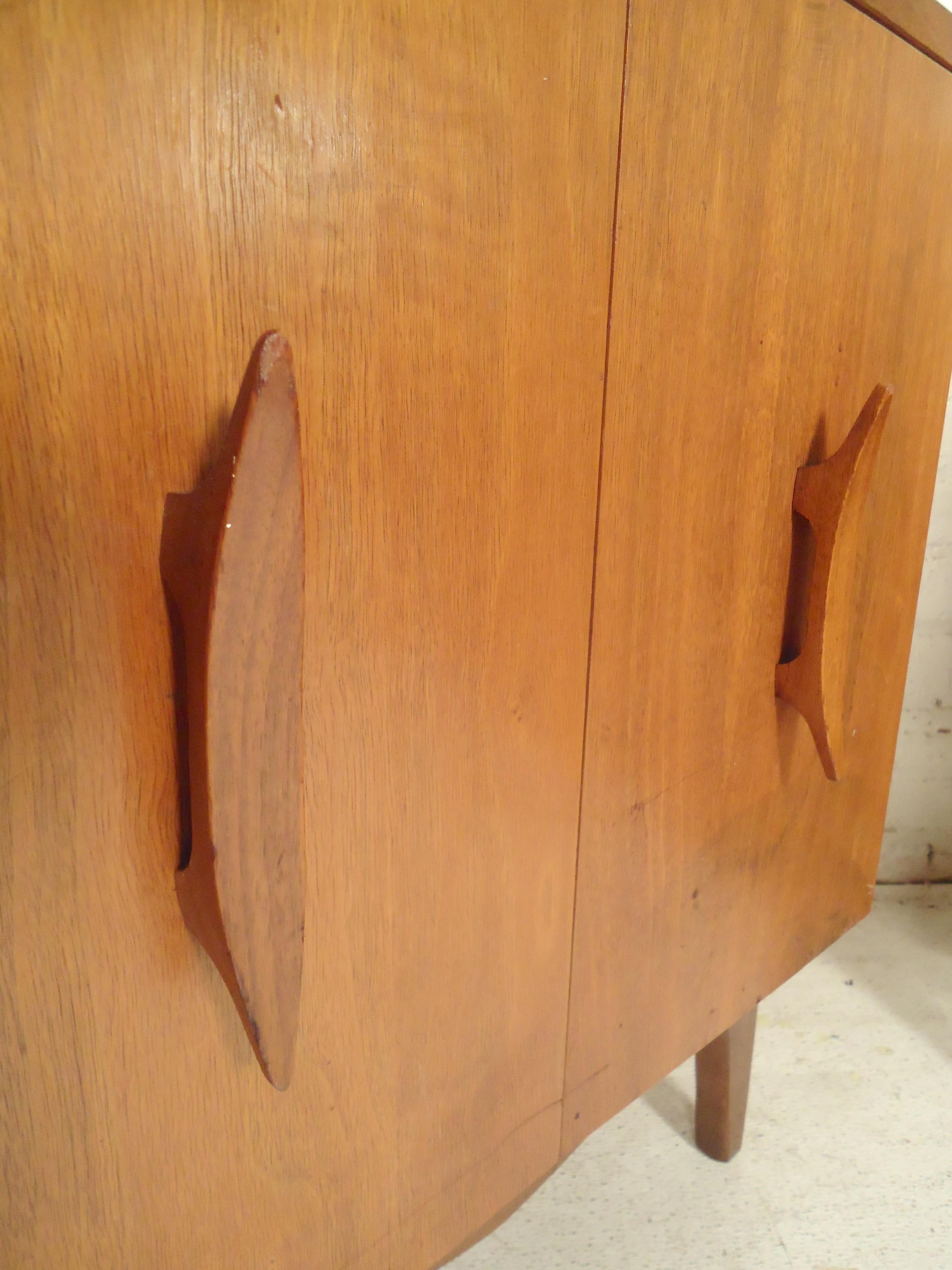Vintage walnut side cabinets with unique sculpted handles and legs. Holes inside the cabinet for adjustable shelving.

(Please confirm item location - NY or NJ - with dealer).
 