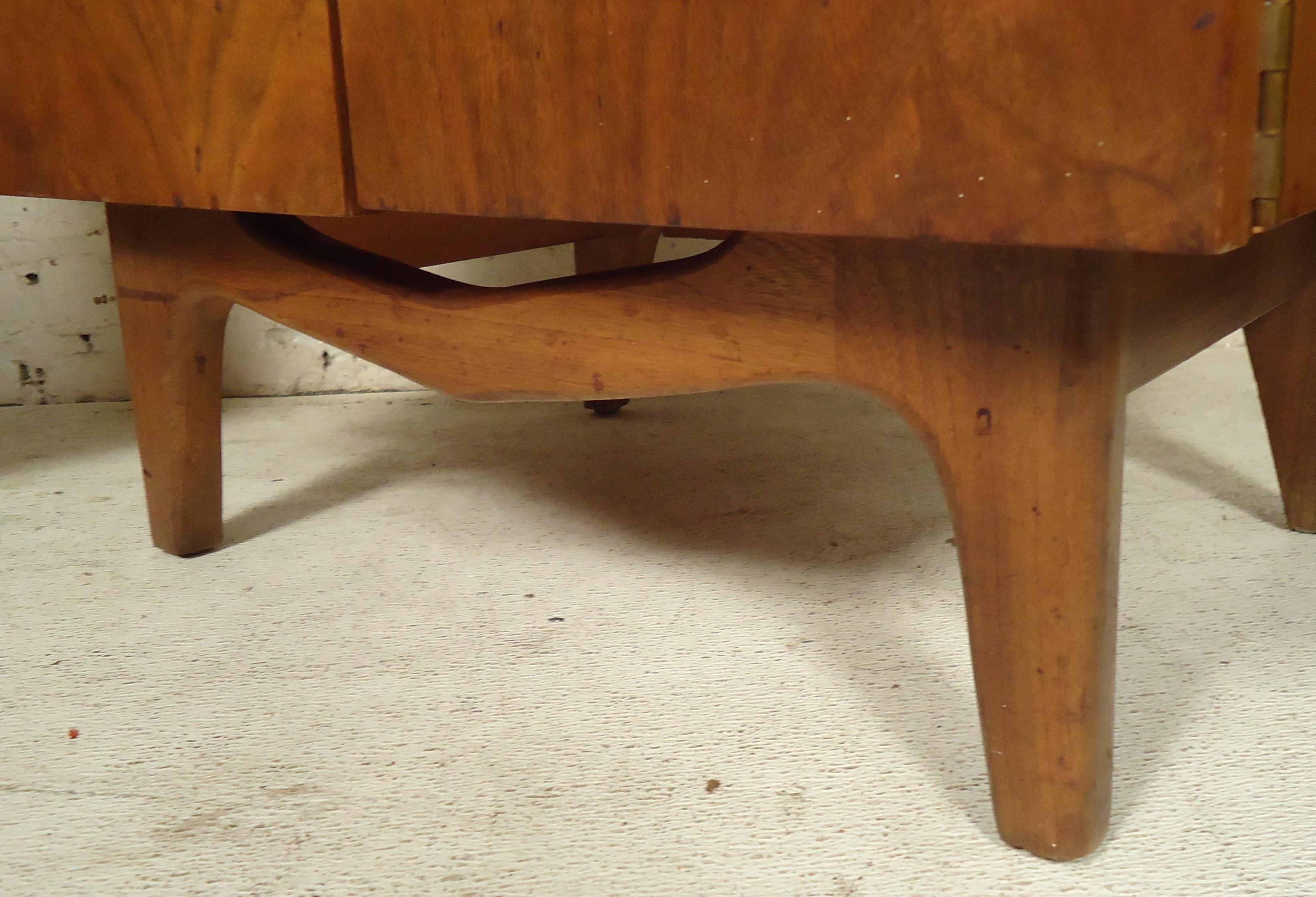 Mid-Century Modern Nightstands with Sculpted Handles 1