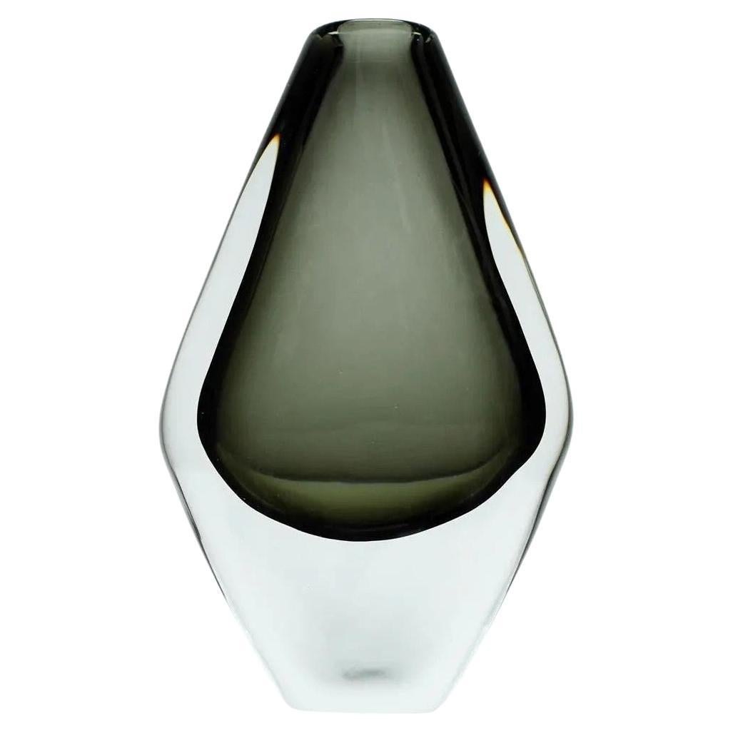 Can you put water in a clay vase?