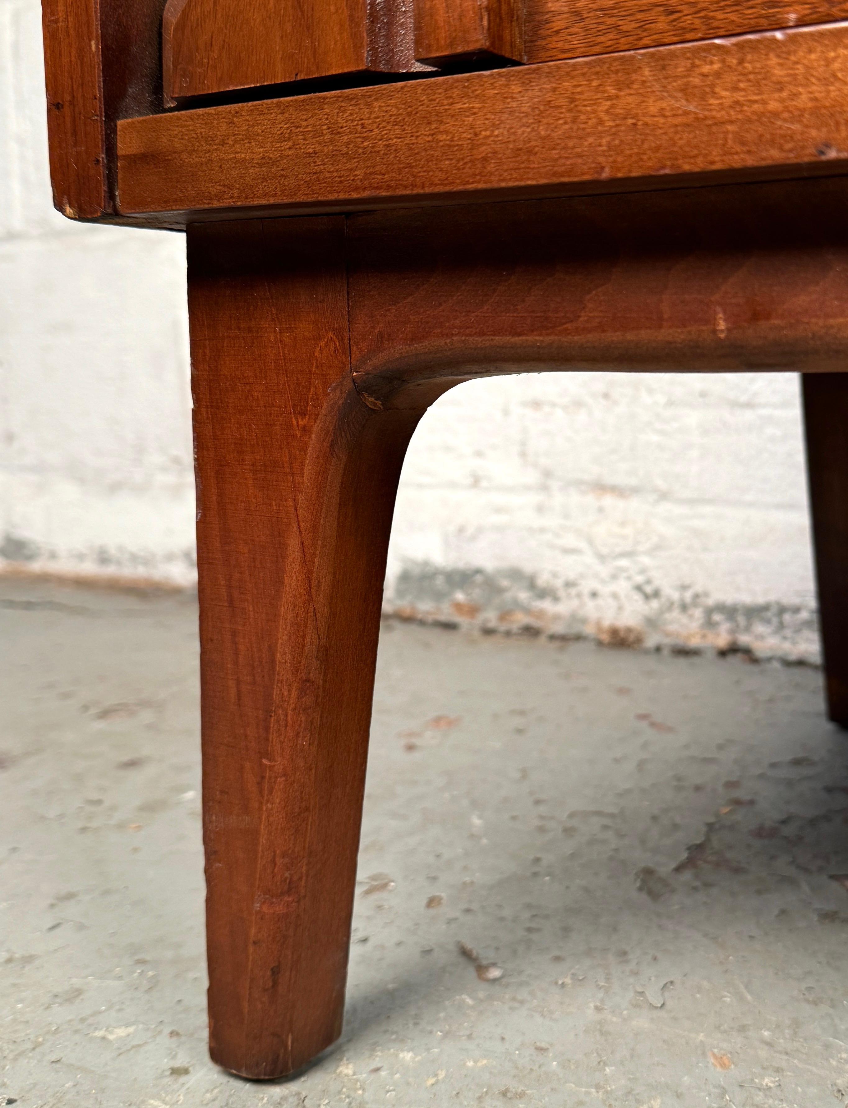 Mid-Century Modern Neun Schubladen Kommode im Angebot 11