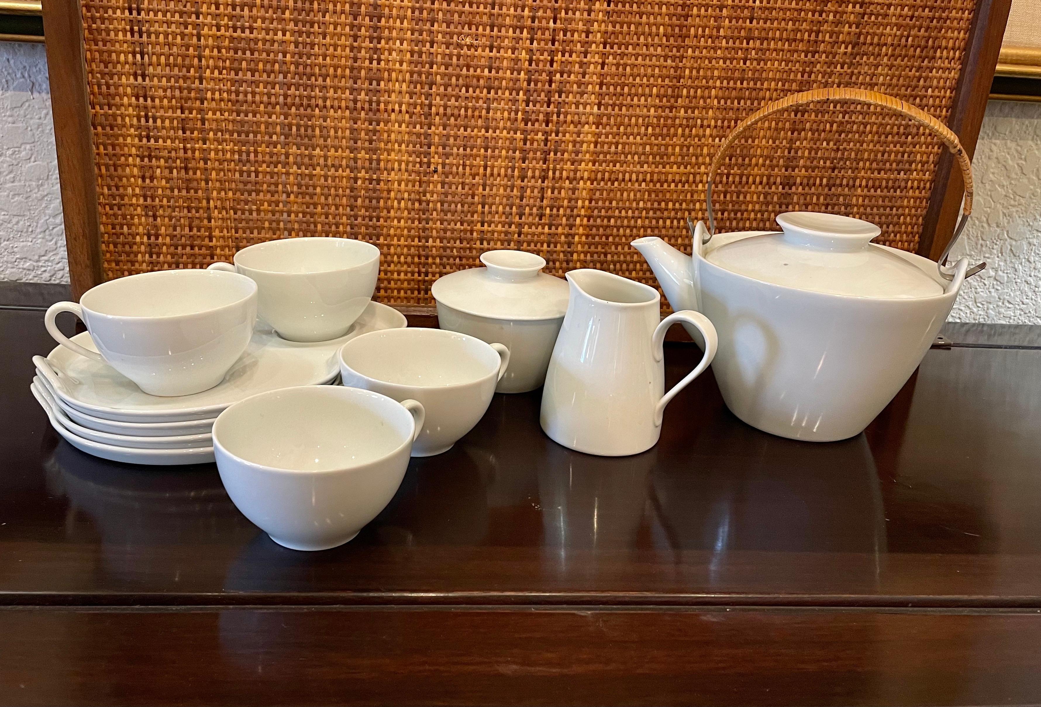 Beautiful and rare set of coffee tea for 4 great condition circa 1963 in white porcelain great condition like new, no chips or cracks, 4 snack plates - 8.5