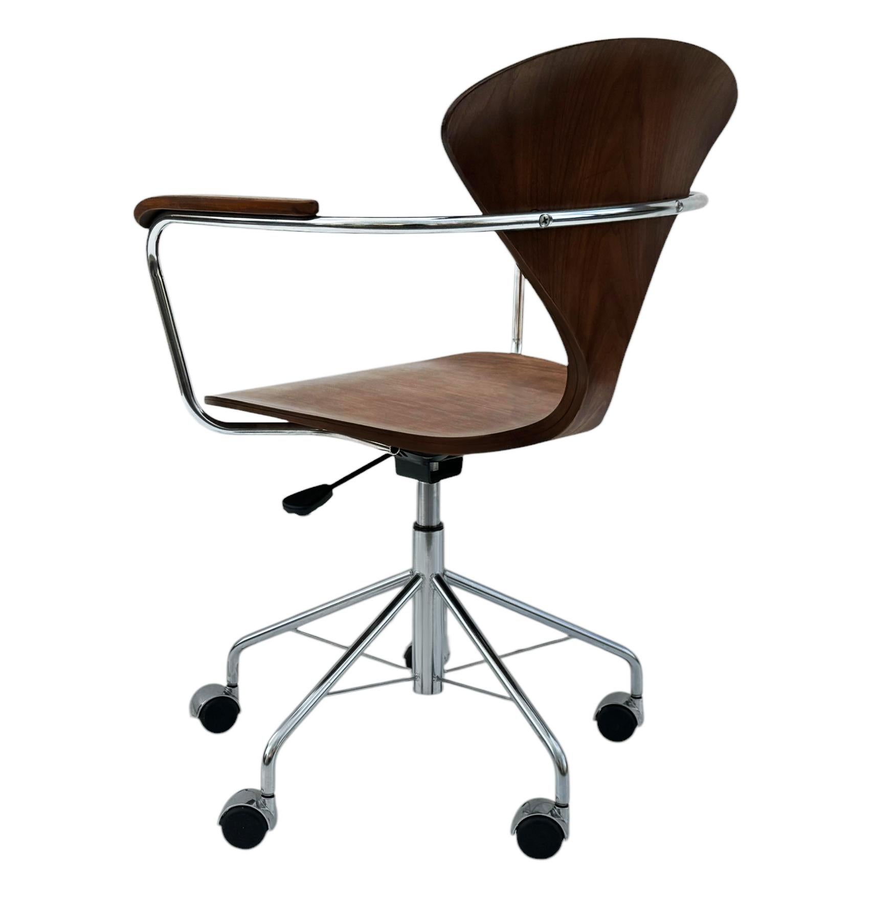 Mid-Century Modern Norman Cherner for Plycraft Office Chair or Task Chair In Good Condition In Philadelphia, PA