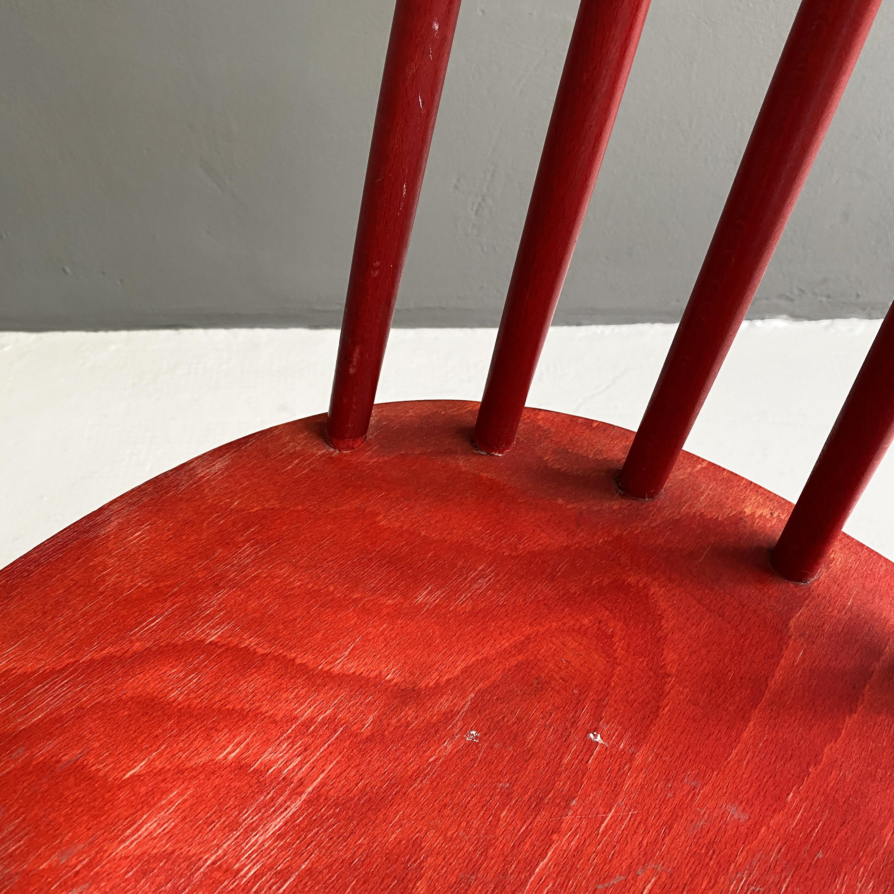 Bois Chaise en bois rouge d'Europe du Nord moderne du milieu du siècle, années 1960 en vente