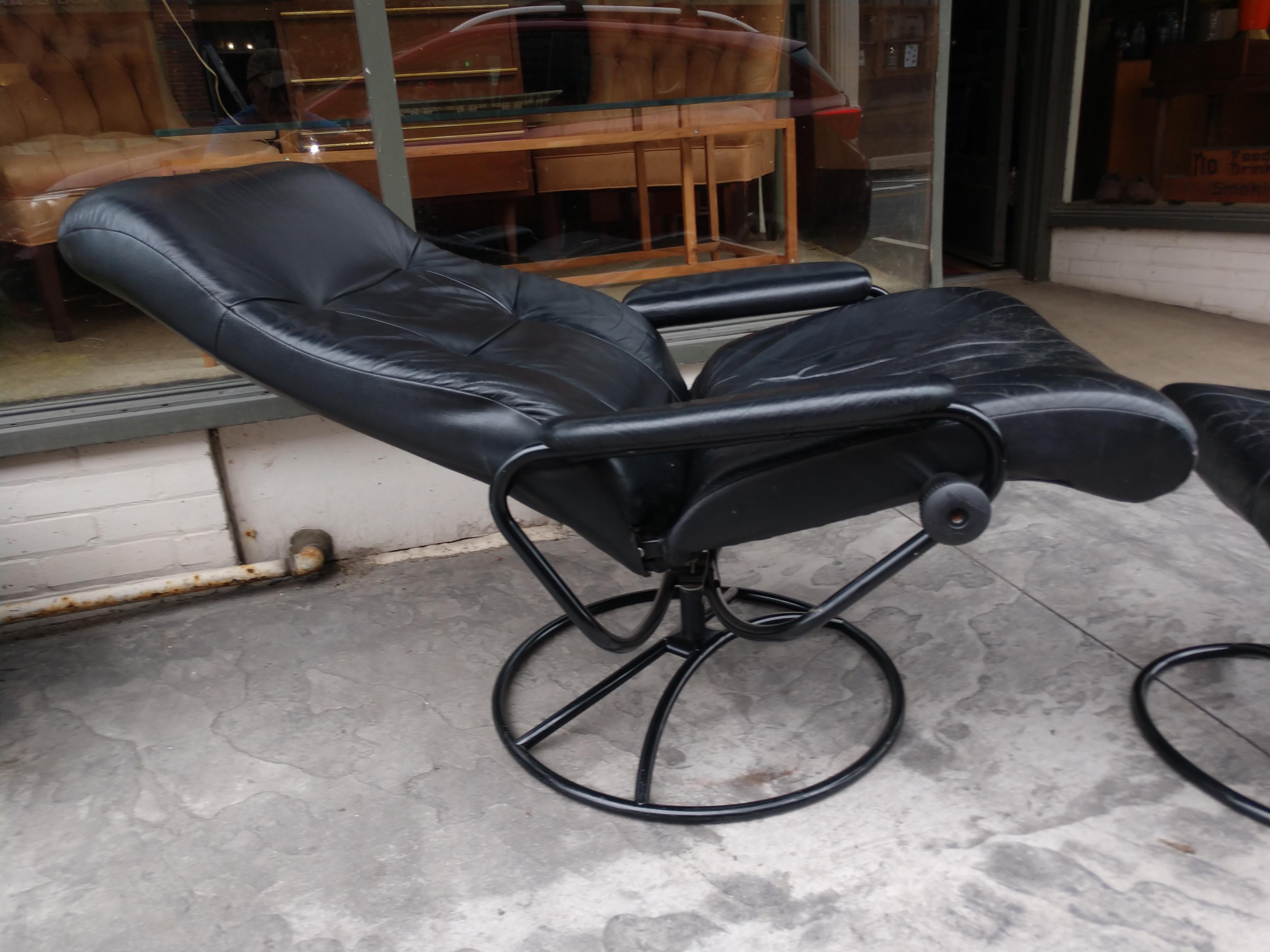 Scandinavian Modern Mid-Century Modern Norwegian Leather Lounge Chair with Ottoman