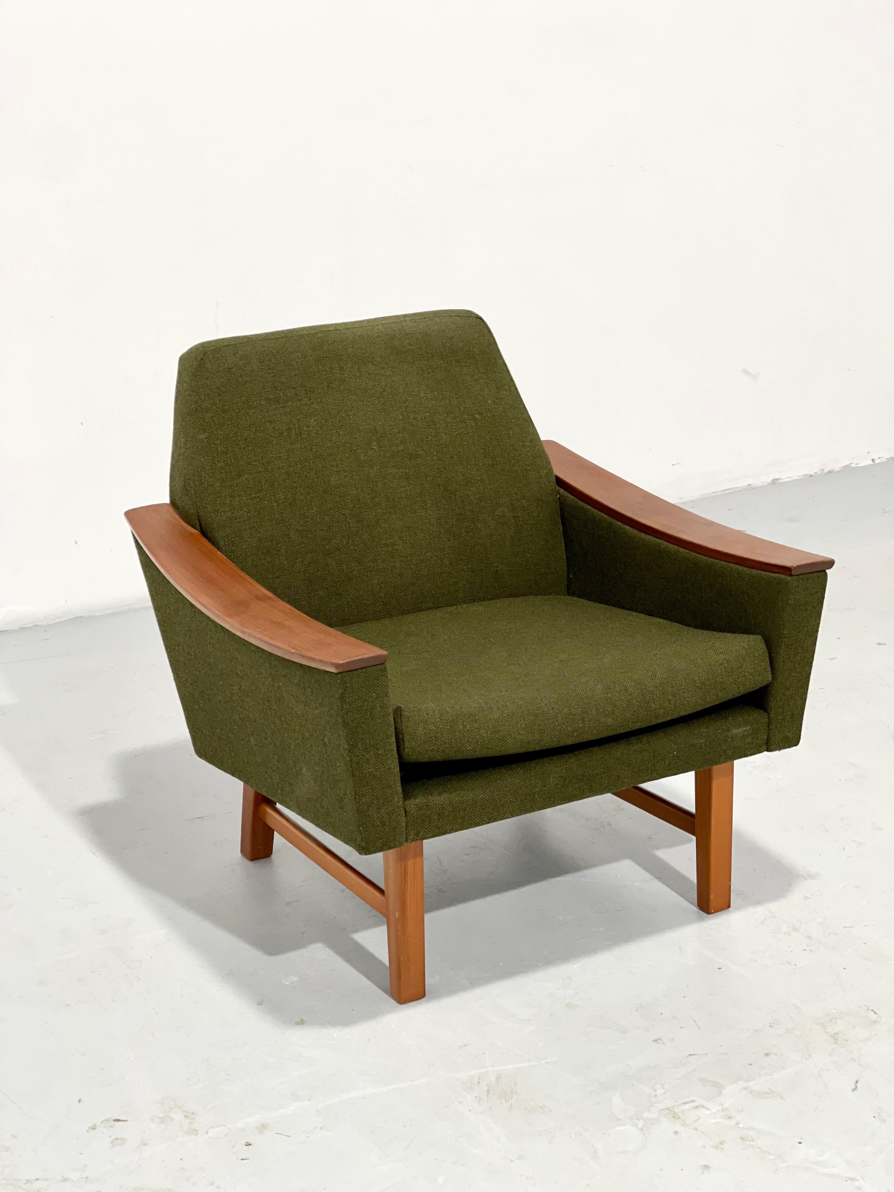 Mid-Century Modern Norwegian Teak Lounge Chair  For Sale 4