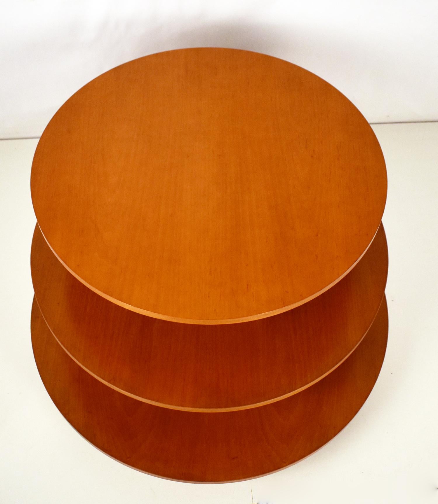 Novocomun table originally designed by the italian architect Giuseppe Terragni in 1929 for the headquarters of the Federazione degli Agricultori in the Novocomun building in Como, Italy. This is an edition from 1990's from BD Barcelona in wood.
It
