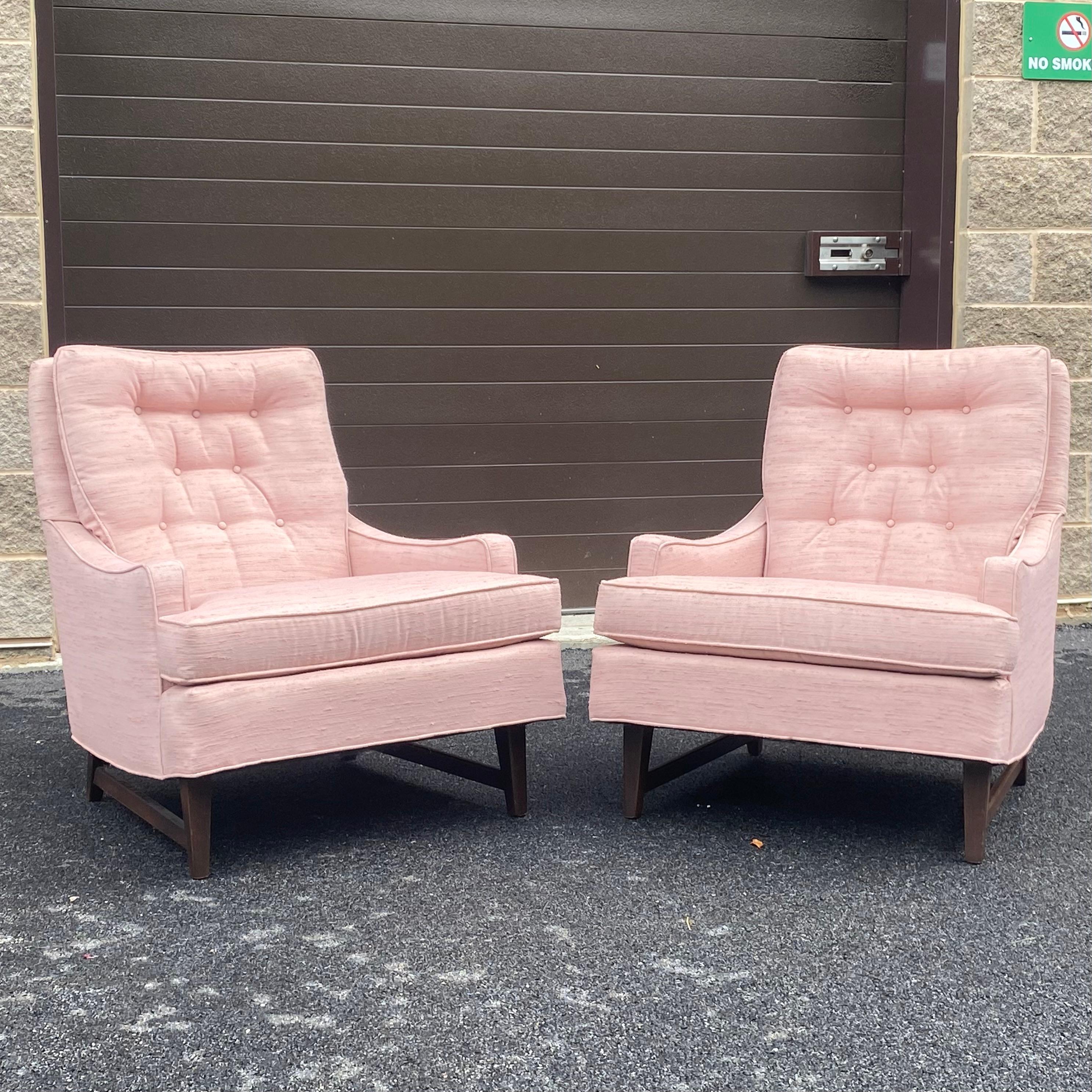 Mid-Century Modern Nubby Pink Tufted Lounge Chairs For Sale 4
