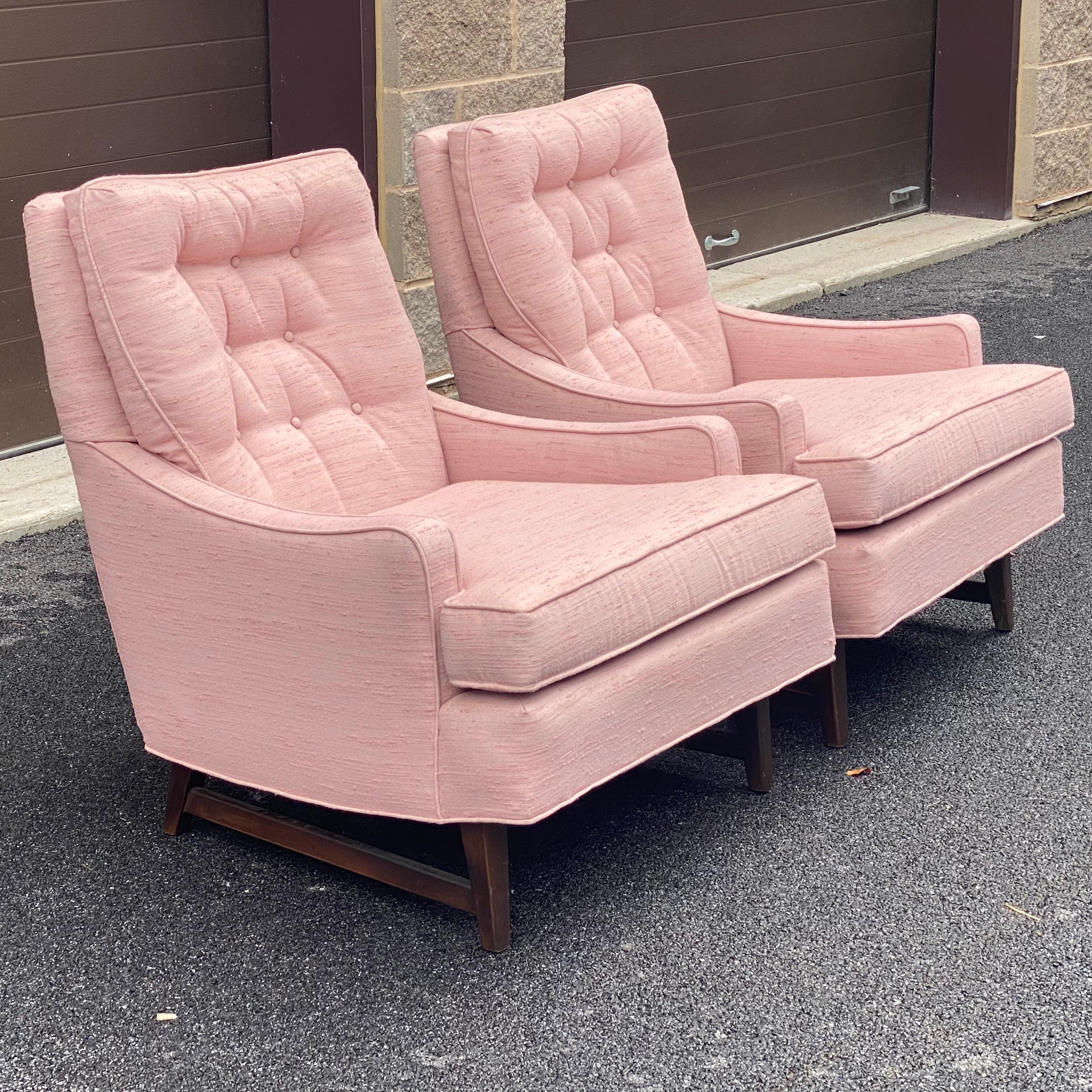 American Mid-Century Modern Nubby Pink Tufted Lounge Chairs For Sale