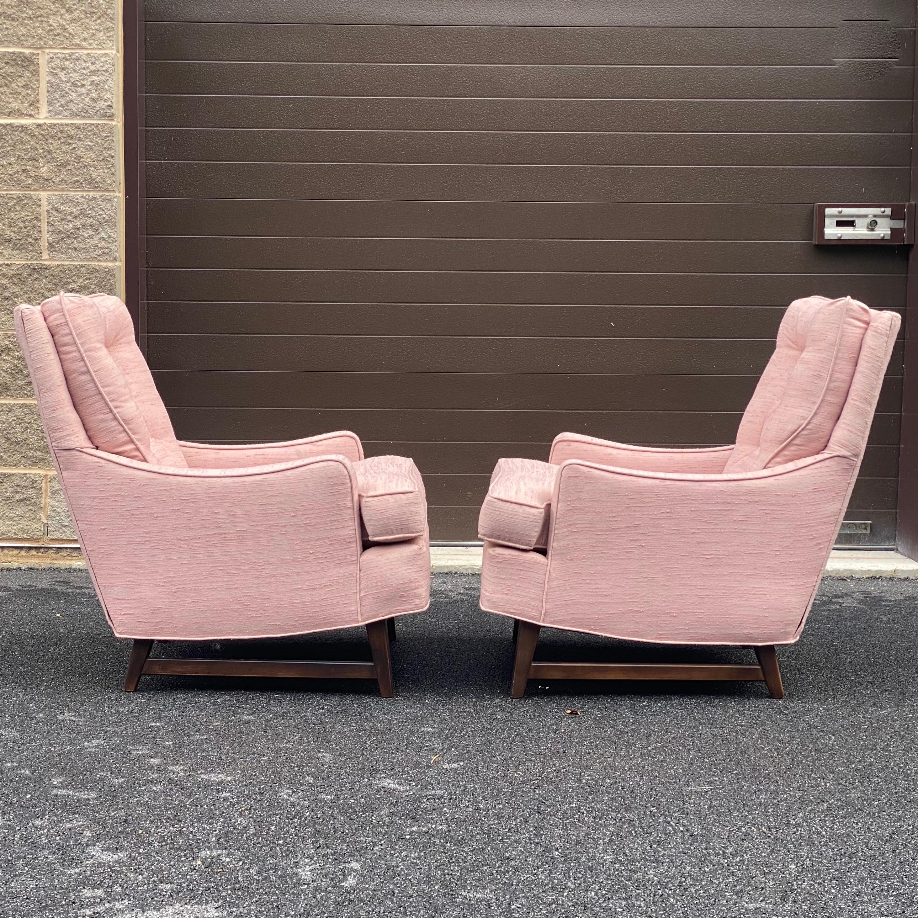 Mid-Century Modern Nubby Pink Tufted Lounge Chairs In Good Condition For Sale In West Chester, PA