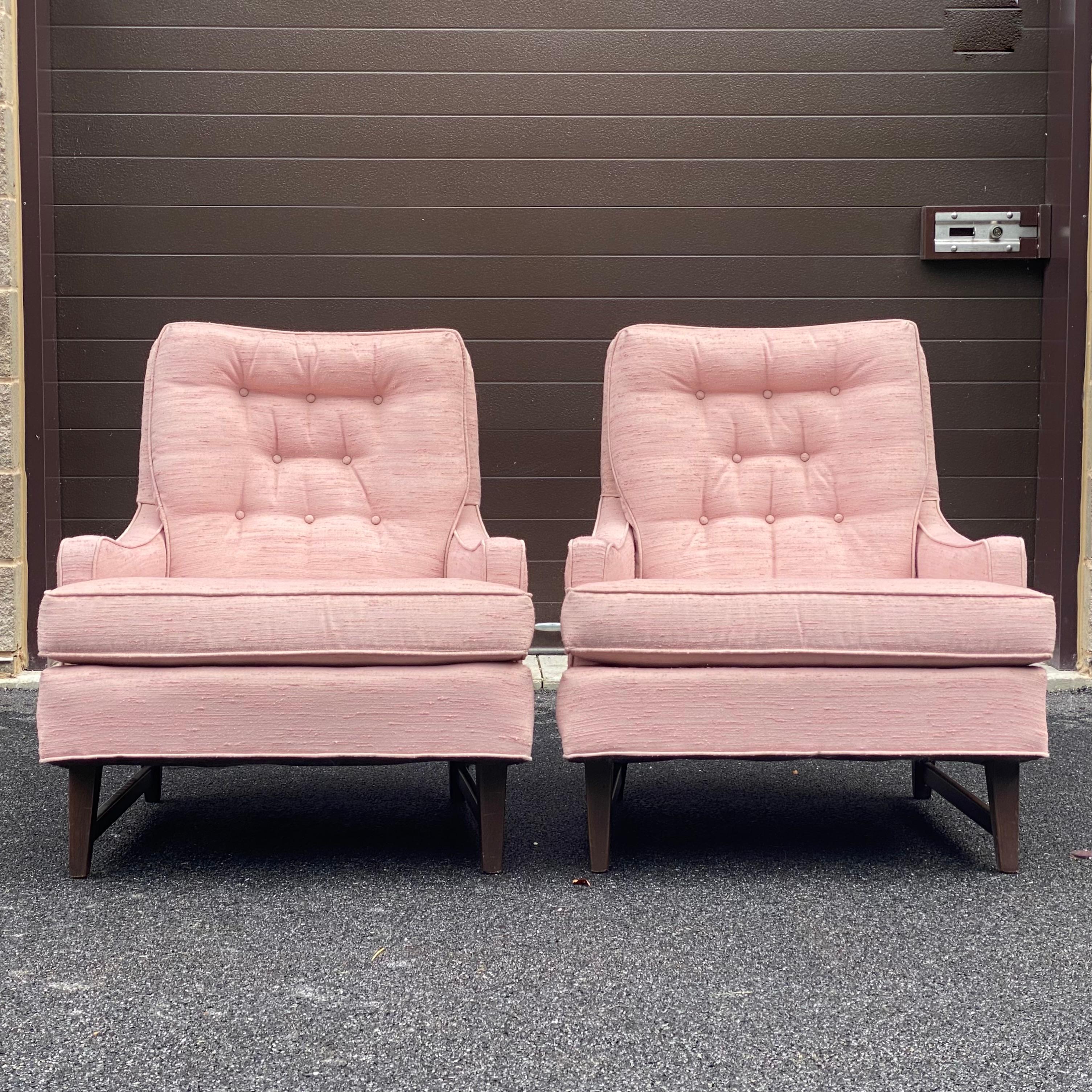 Mid-Century Modern Nubby Pink Tufted Lounge Chairs For Sale 1