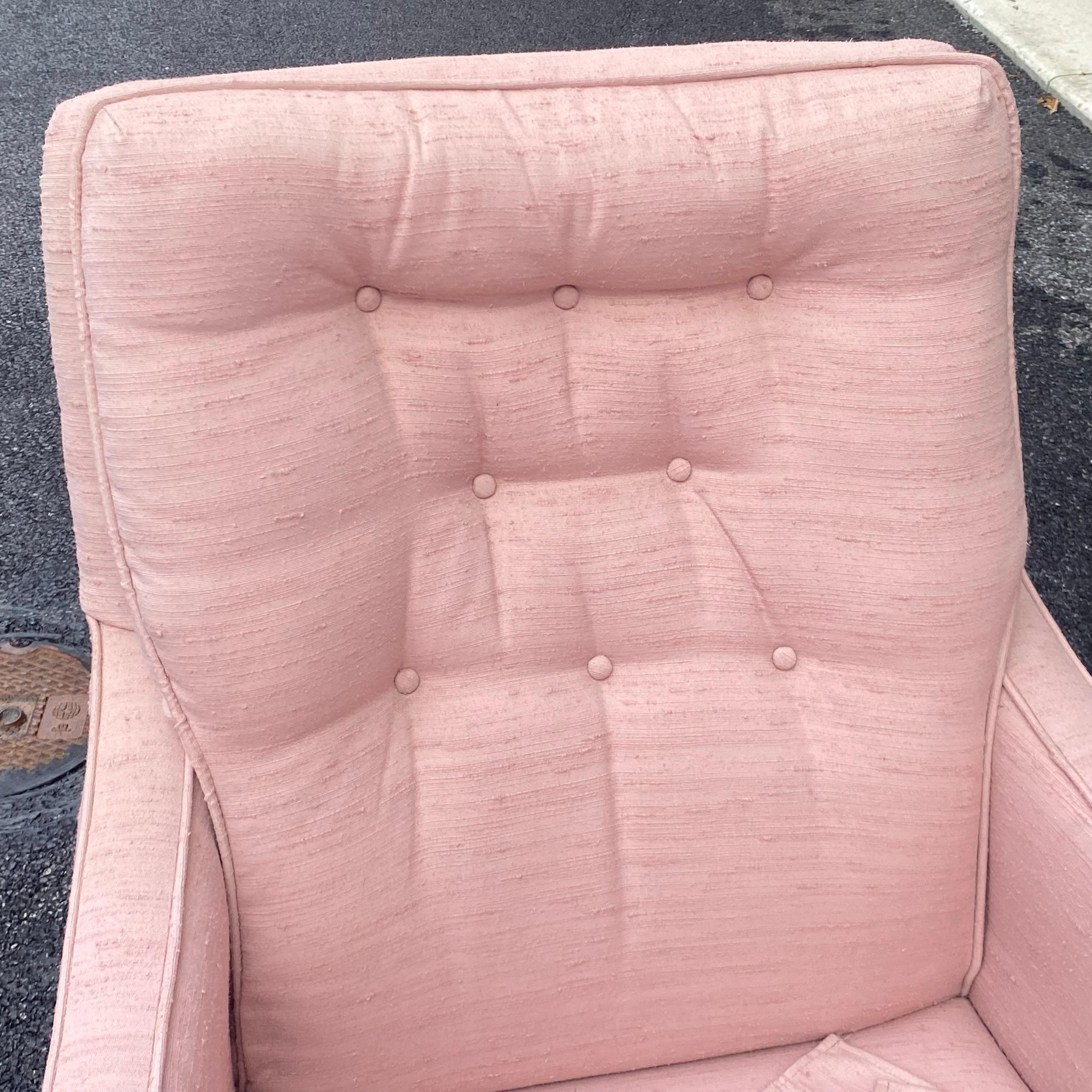 Mid-Century Modern Nubby Pink Tufted Lounge Chairs For Sale 3