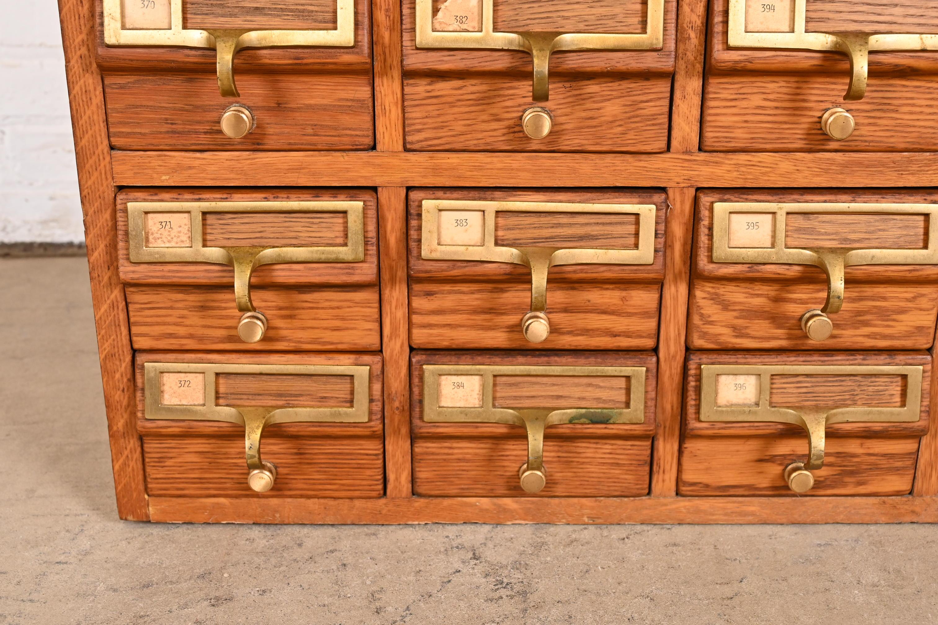 Mid-Century Modern Oak 72-Drawer Library Card Catalog Cabinet, Circa 1950s For Sale 1