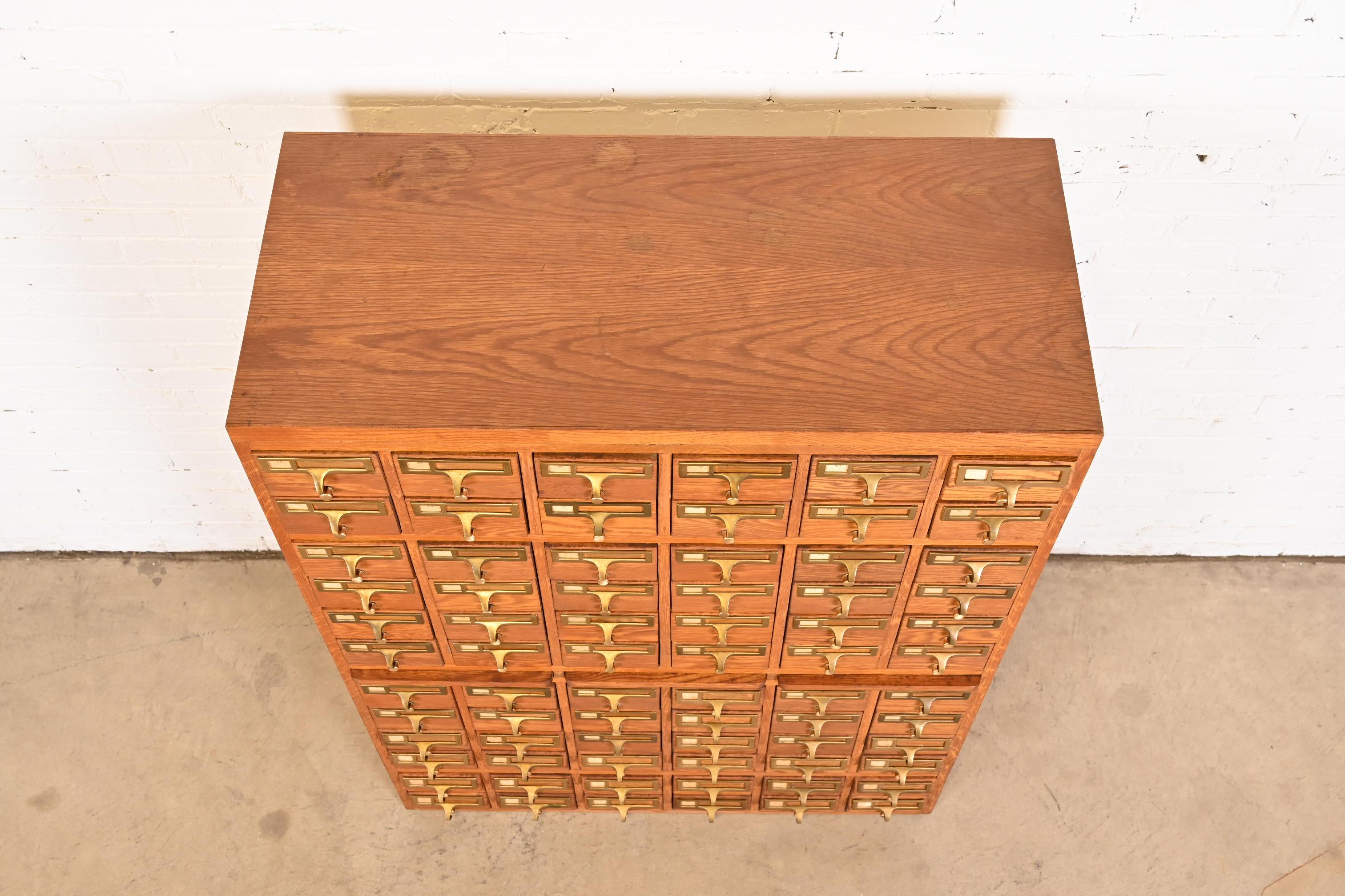 Mid-Century Modern Oak 72-Drawer Library Card Catalog Cabinet, Circa 1950s For Sale 4