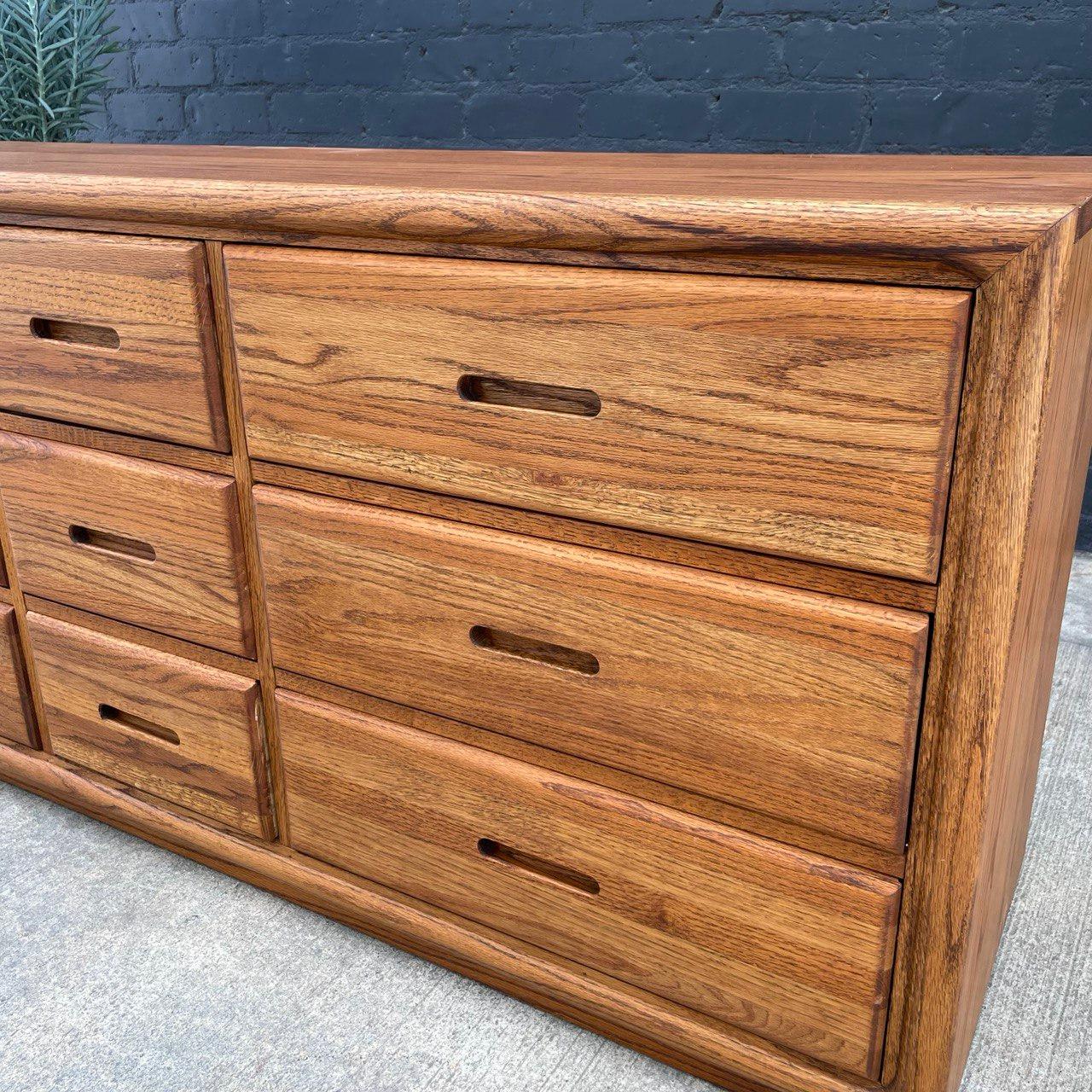 Late 20th Century Mid-Century Modern Oak 9-Drawer Dresser For Sale