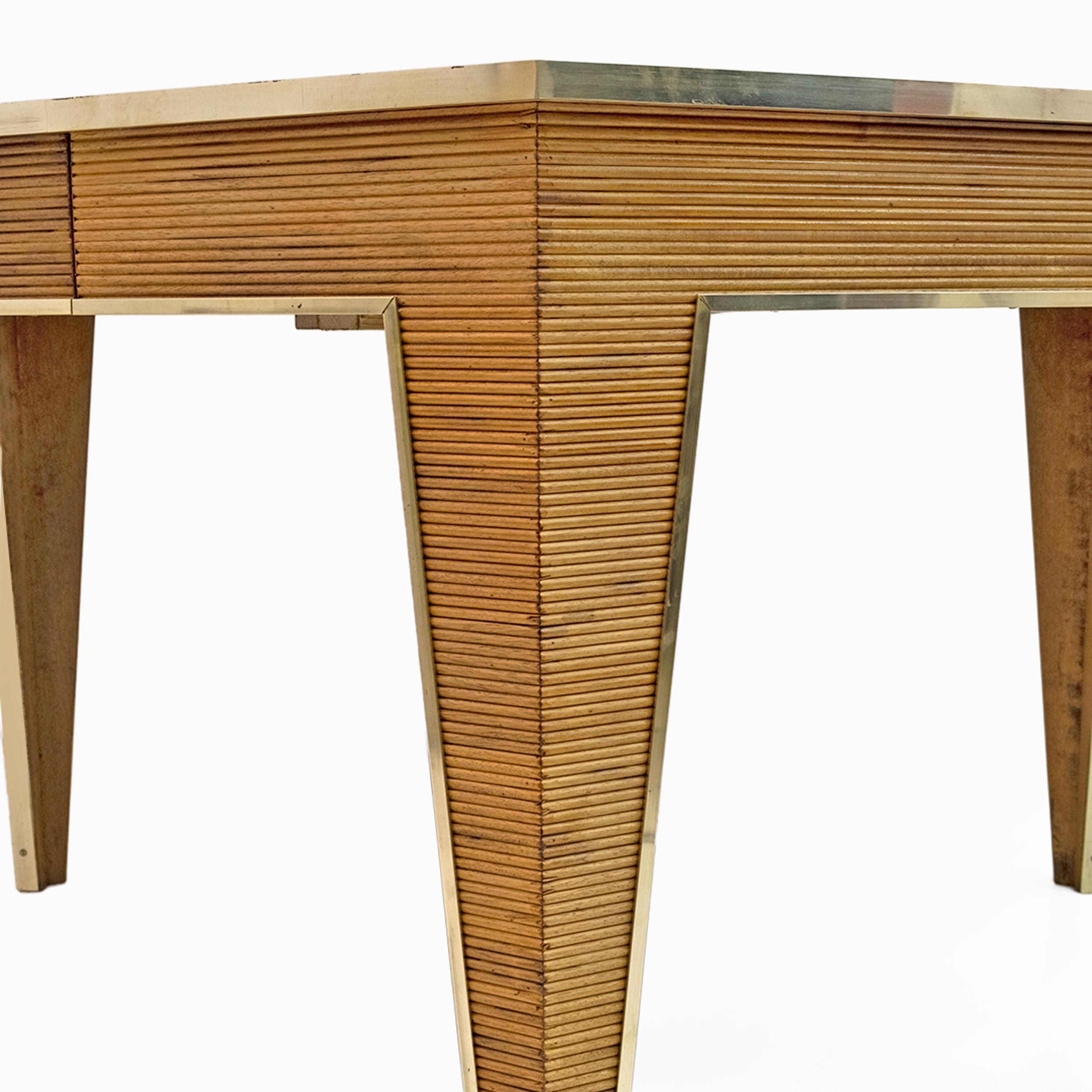 Mesa de comedor extensible moderna de mediados de siglo en roble y latón, Italia, años 70 en Bueno estado para la venta en Puglia, Puglia