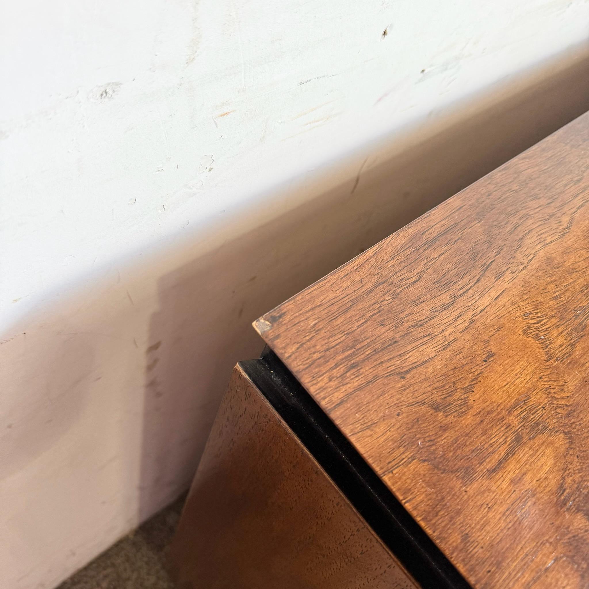 Mid Century Modern Oak and Burl Wood Dresser by Lane Furniture In Good Condition In Delray Beach, FL