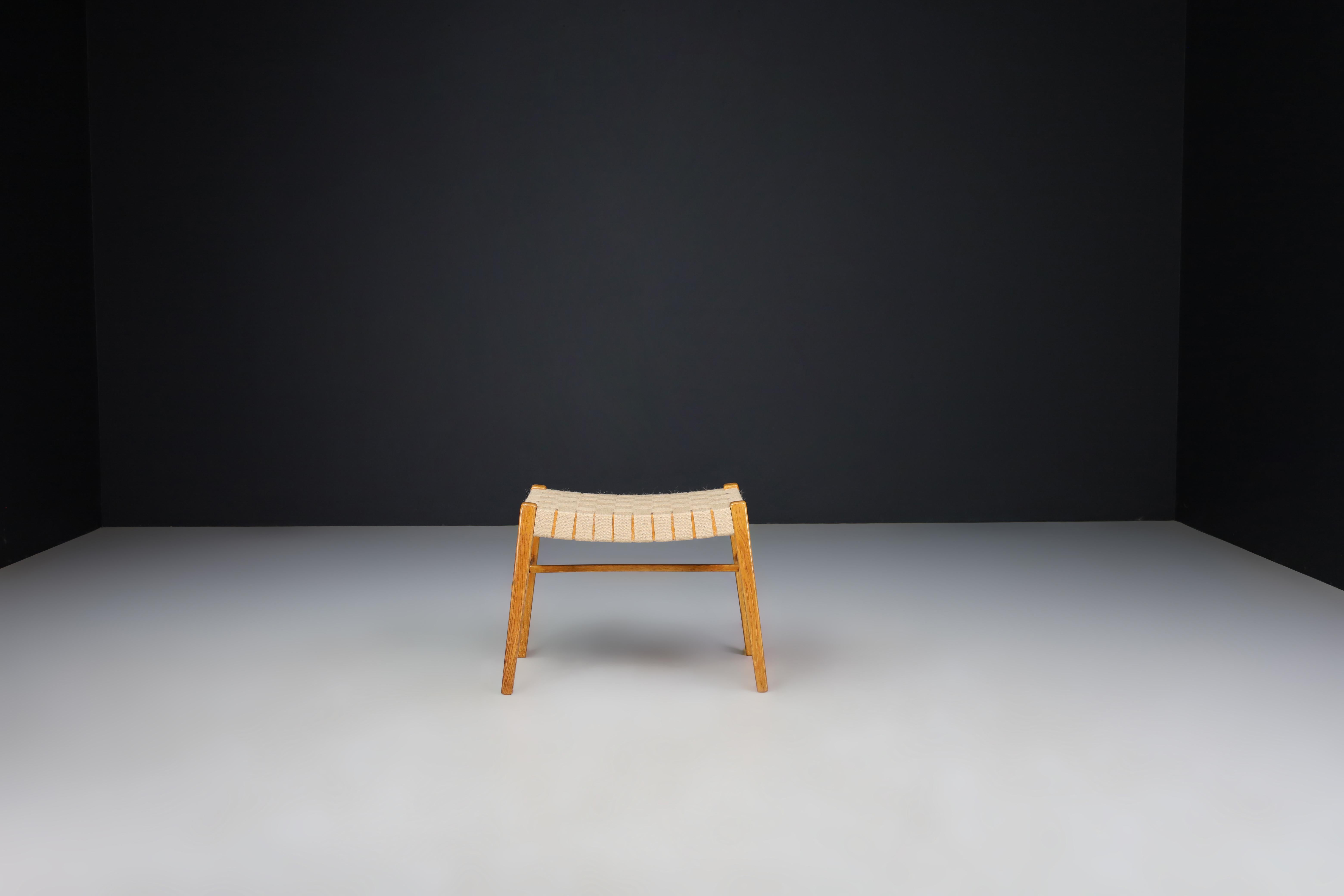 Mid-Century Modern Oak and Canvas Stool by Jan Vaněk, Prague, 1940s In Good Condition For Sale In Almelo, NL