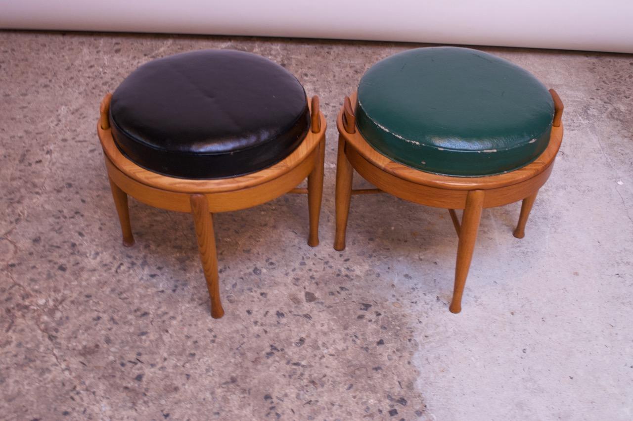 B.J. Hansen dual-purpose oak and green and black naugahyde low stools whose seats can be reversed and converted to laminate top side tables (circa 1960s, Norway).
Original condition showing light wear to the laminate surfaces, spots of loss and wear