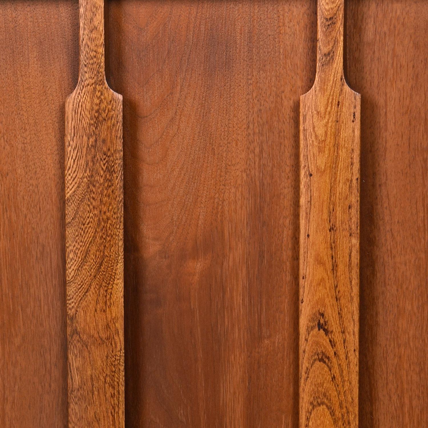 Kroehler Mid-Century Modern Oak and Walnut Gentleman's Chest Dresser In Excellent Condition In Chattanooga, TN