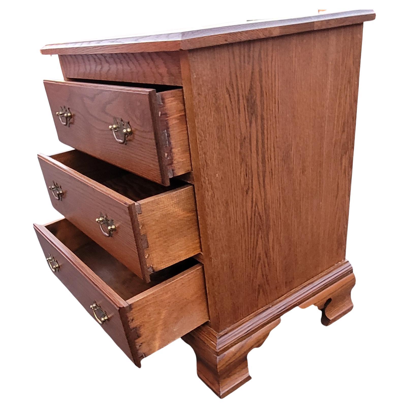 Woodwork Mid-Century Modern Oak Bedside Chest of Drawers Nightstand For Sale