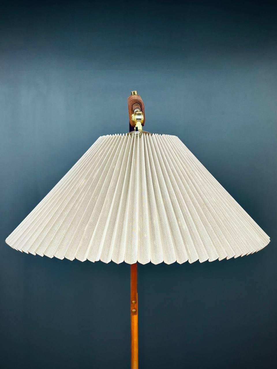 Late 20th Century Mid-Century Modern Oak & Brass Arc Floor Lamp by Nova