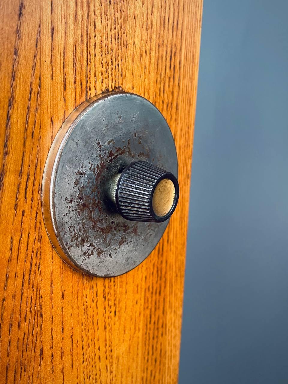 Lampada da terra ad arco in Oak e ottone di Nova, stile metà secolo moderno in vendita 1