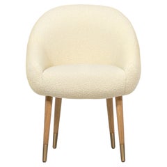 Chaise de salle à manger Niemeyer, Bouclé, Oak & Brass, InsidherLand par Joana Santos Barbosa