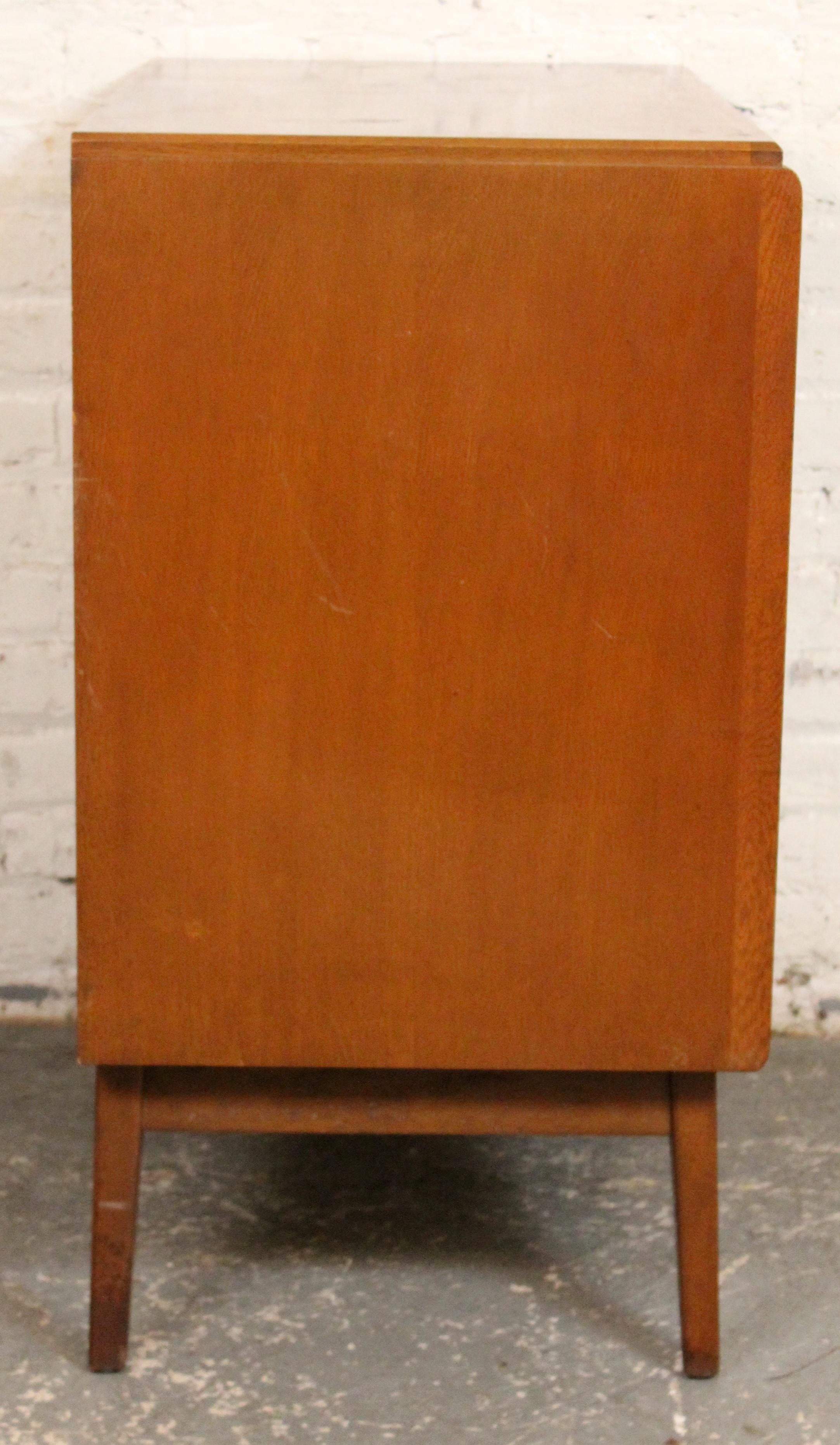 Mid-Century Modern Oak Cabinet by G-Plan In Good Condition For Sale In Brooklyn, NY