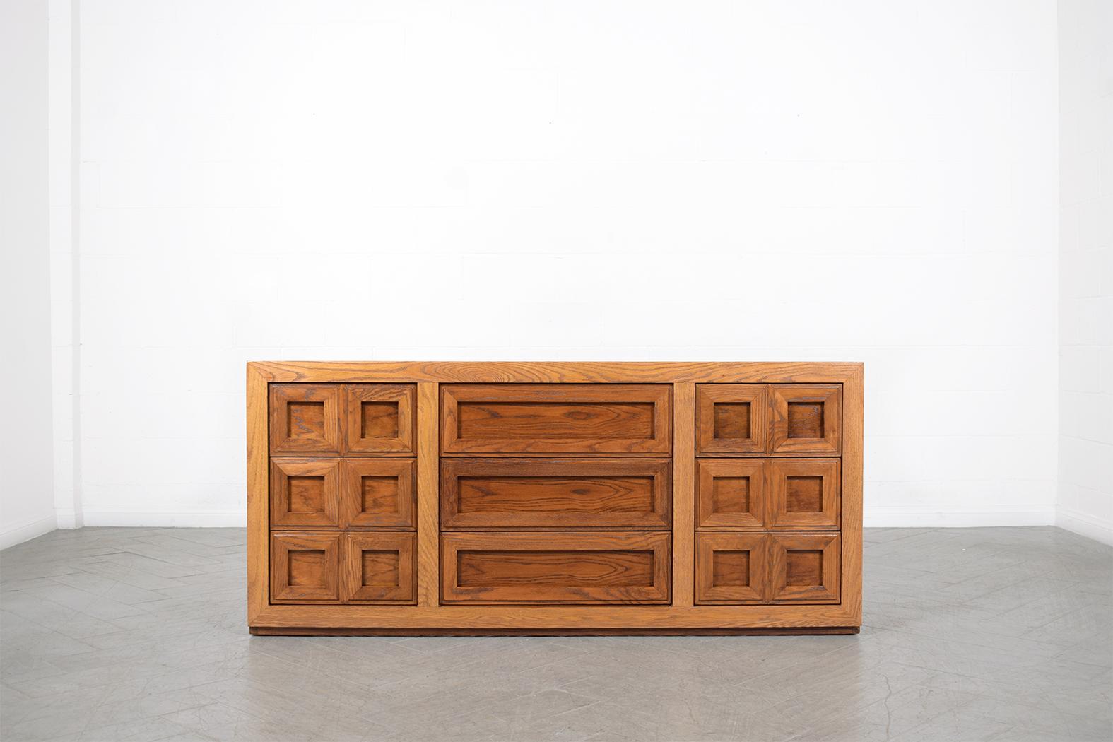 Immerse in the charm of the vintage era with our Mid-Century Modern Chest of Drawers, beautifully hand-crafted out of oak. This extraordinary piece, in great condition, has been fully restored and refinished by our professional in-house team of