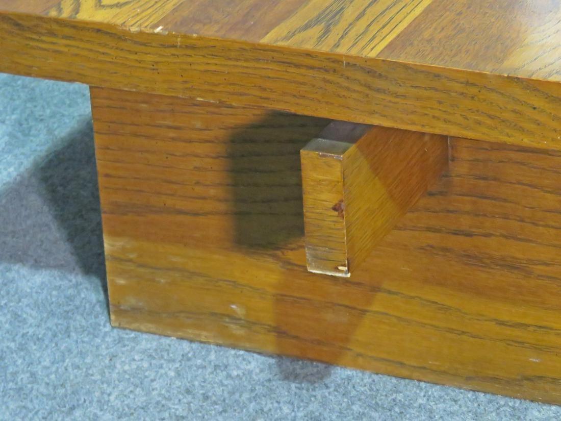 Mid-Century Modern Oak Coffee Table In Good Condition For Sale In Brooklyn, NY