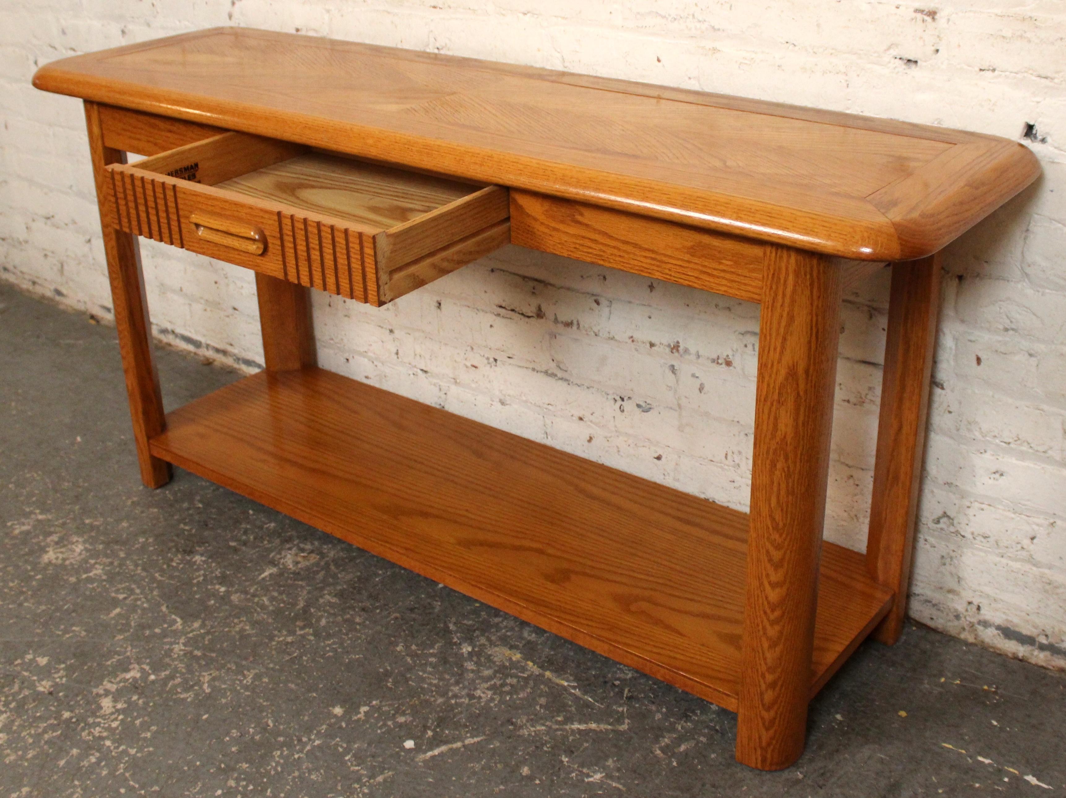 Mesa consola de roble moderna de mediados de siglo by Mersman en Bueno estado para la venta en Brooklyn, NY