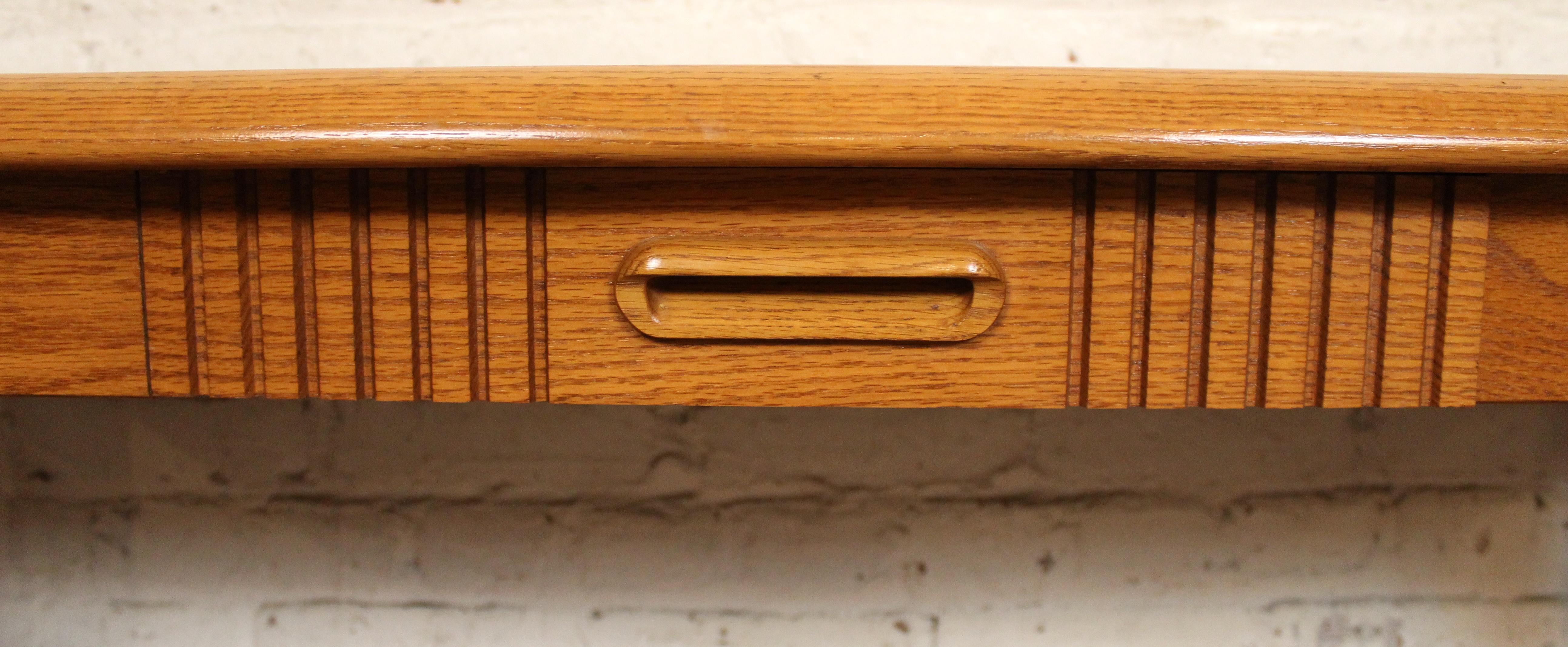 Mesa consola de roble moderna de mediados de siglo by Mersman Madera en venta
