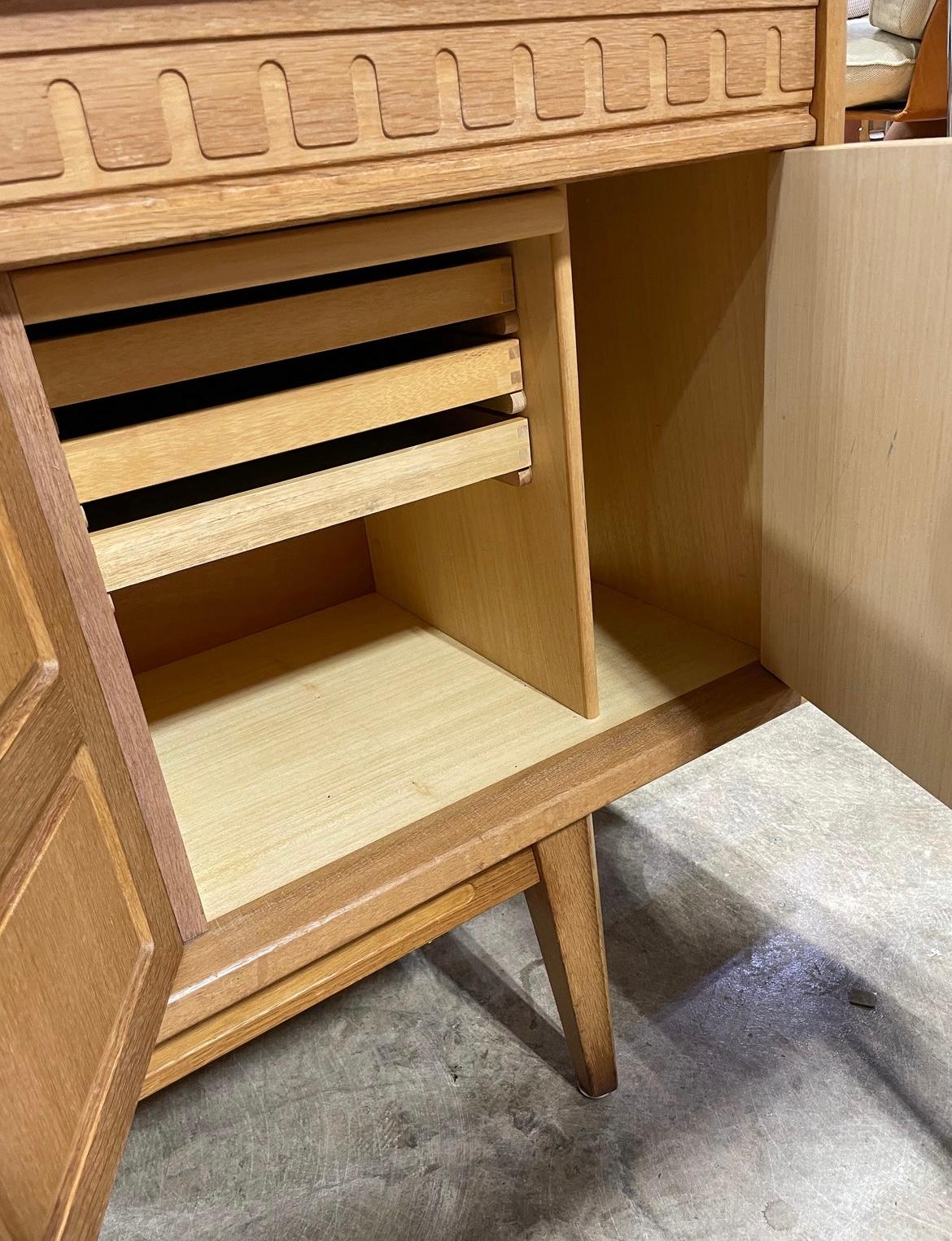 Mid Century Modern Oak Credenza or Console In Good Condition In Fort Lauderdale, FL