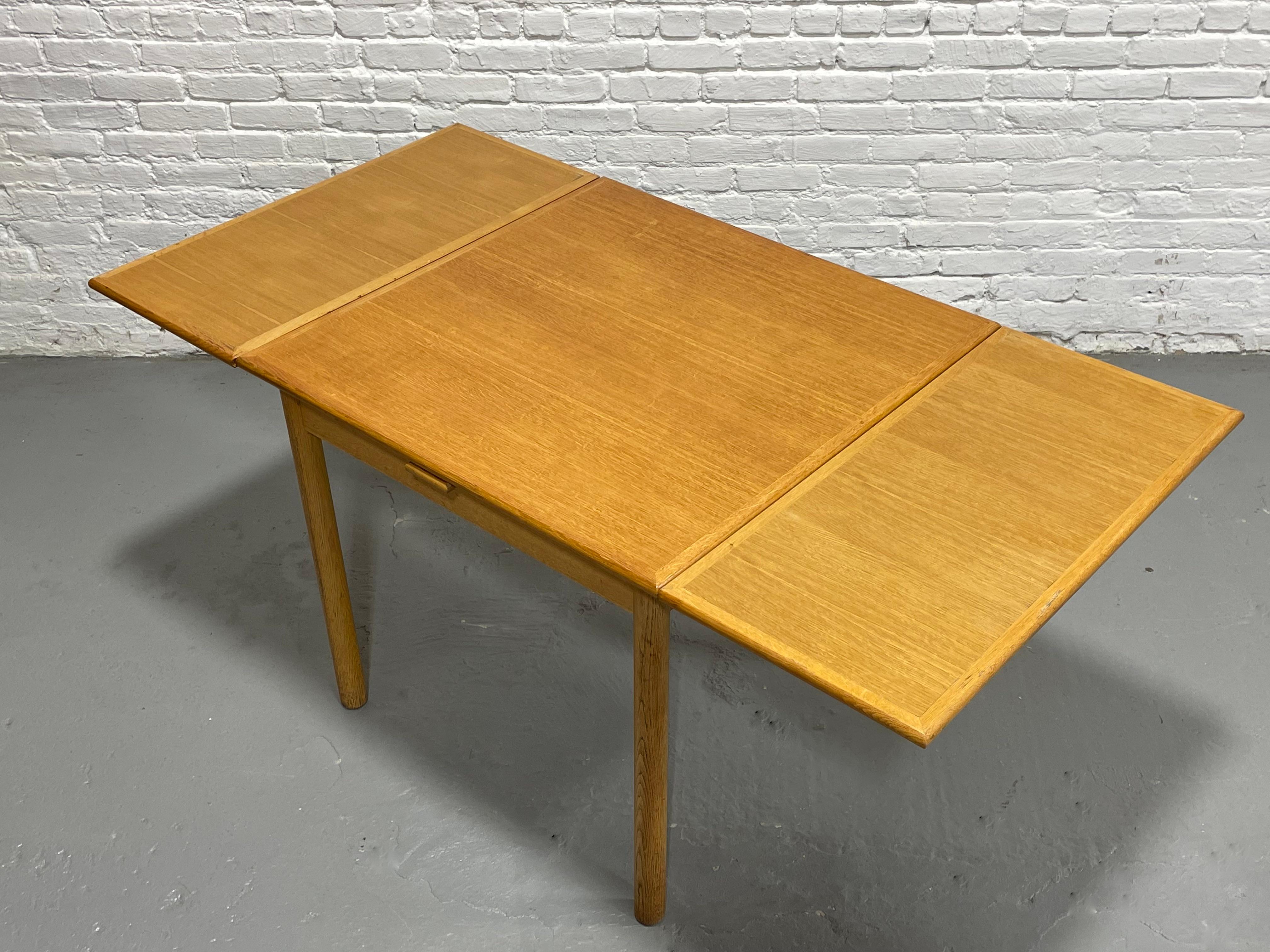 Table à manger danoise en Oak Modern, feuilles cachées, C.C. 1960. en vente 5