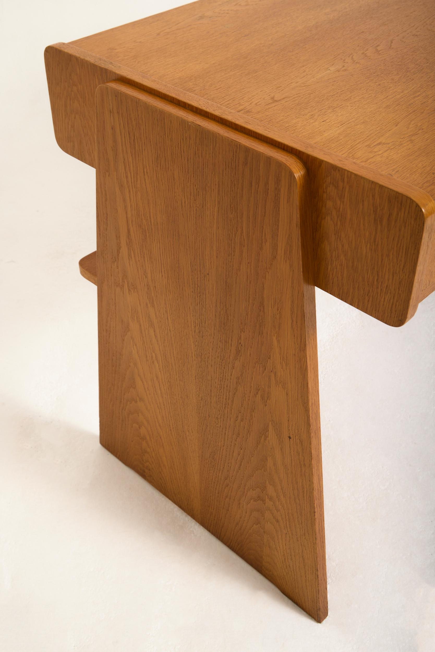 Mid-Century Modern Oak Desk For Sale 5