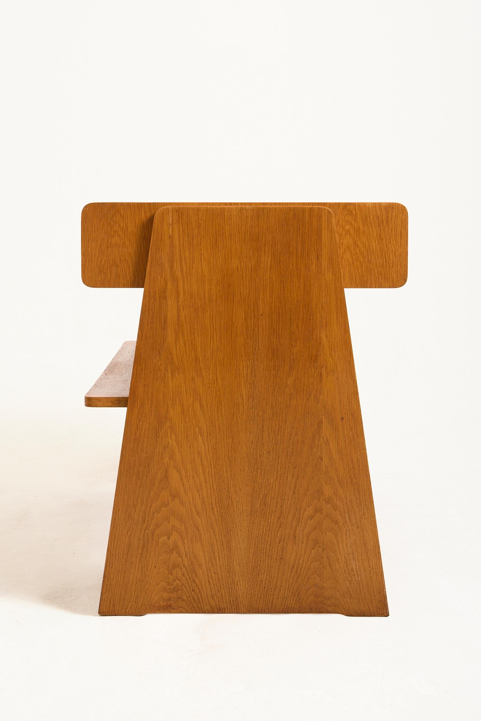 Mid-Century Modern Oak Desk For Sale 1