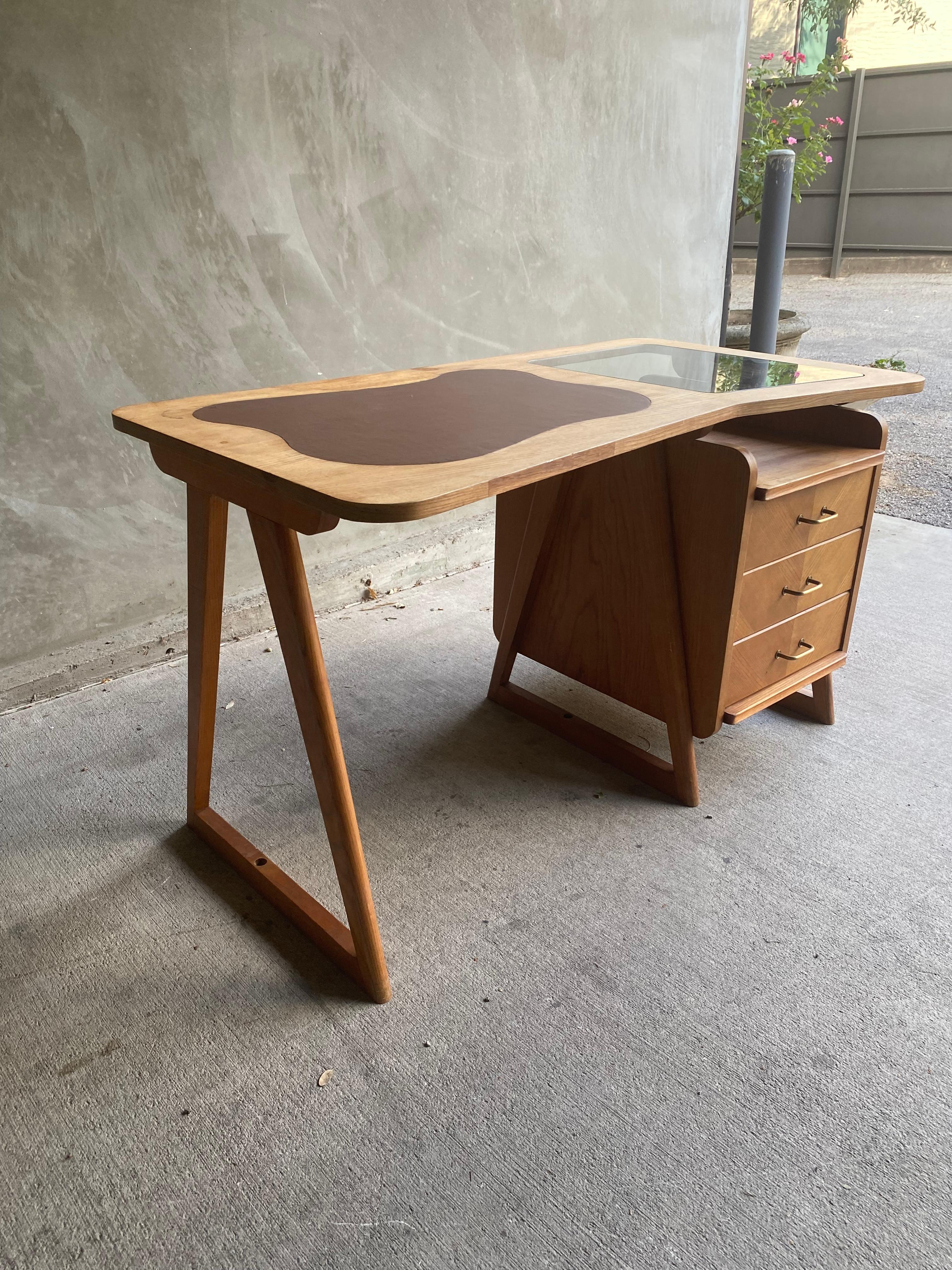 Mid-Century Modern Oak Desk, Guillerme et Chambron, France, 1950's In Good Condition In Austin, TX
