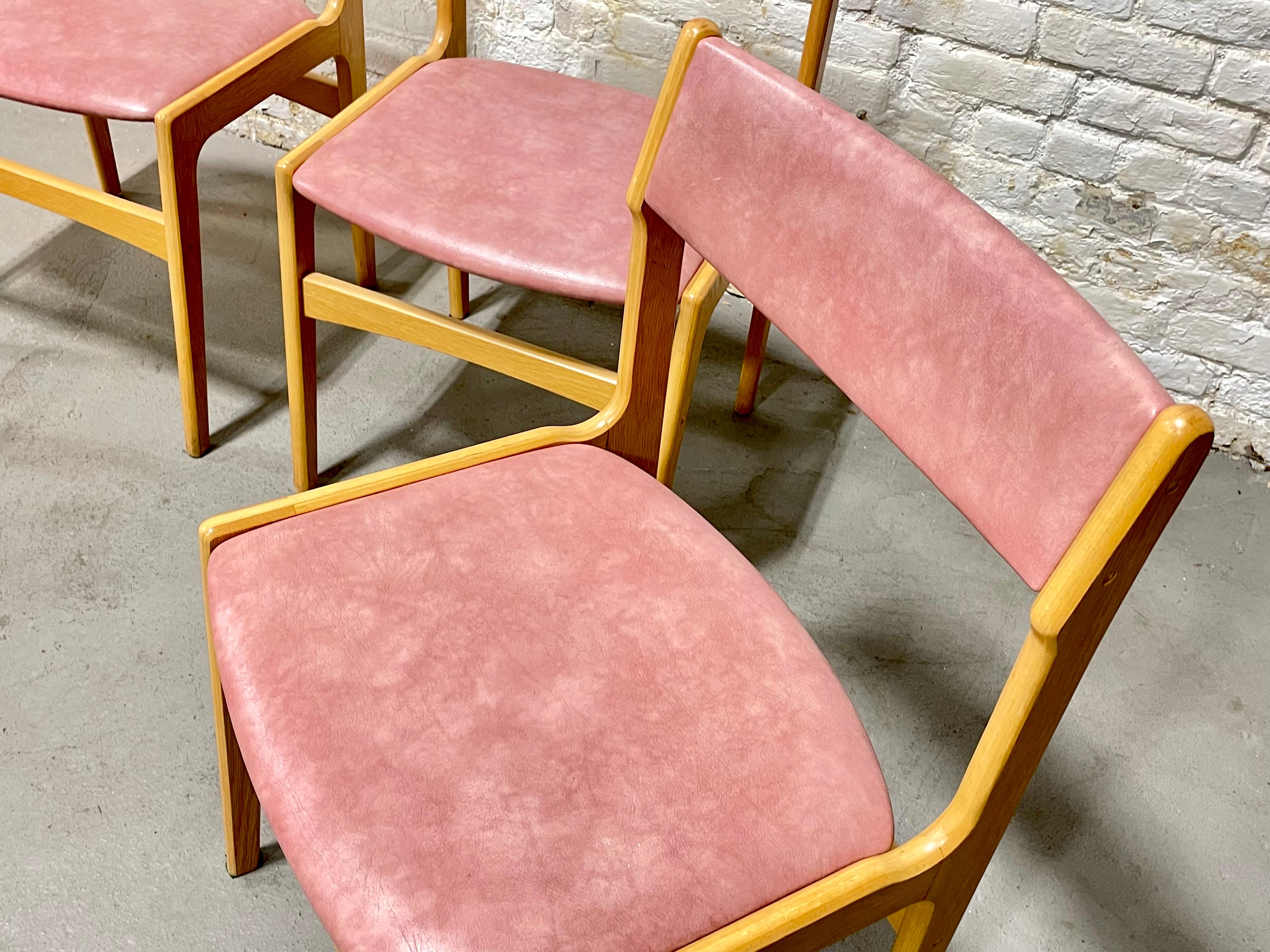 Mid Century MODERN Oak DINING CHAIRS Pink Upholstery, Set of 4 For Sale 2