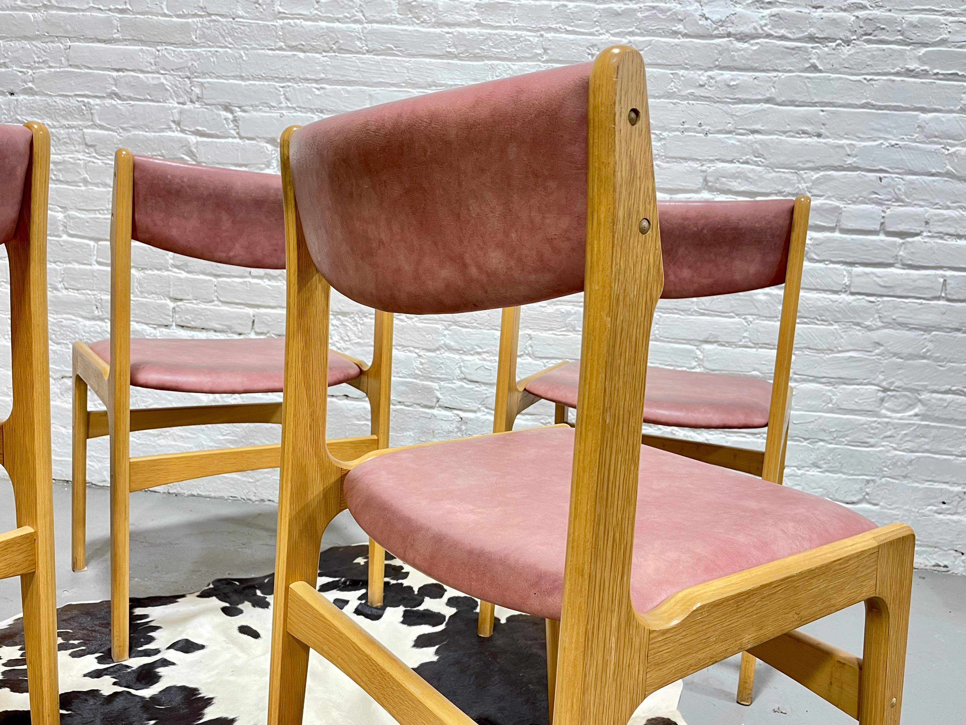 Mid Century MODERN Oak DINING CHAIRS Pink Upholstery, Set of 4 For Sale 4