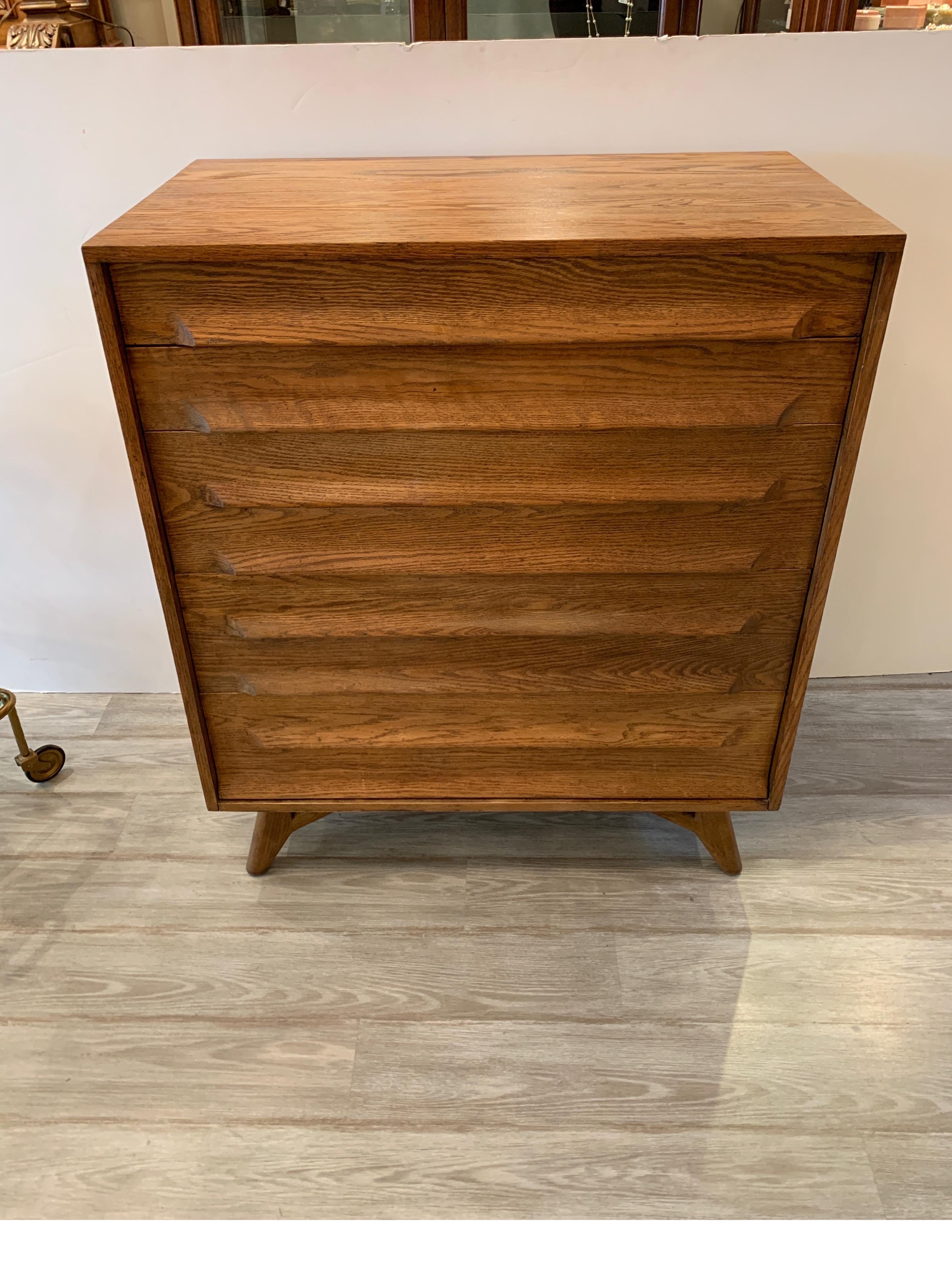 A 1950s Jack Van der Molen 5-drawer dresser made by Jamestown Lounge Company from the American Casual line. The drawers with integrated handles
  