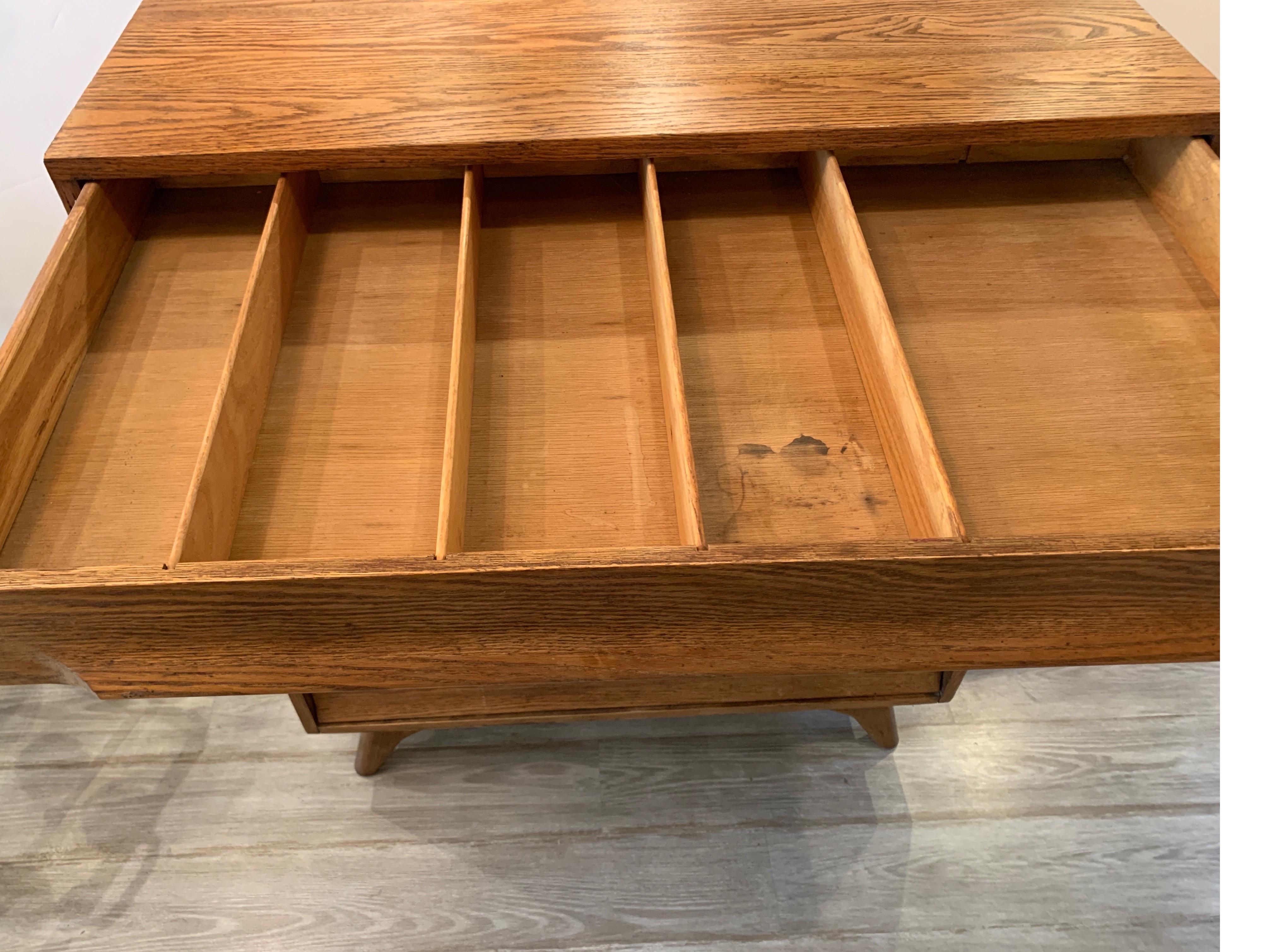 Mid-Century Modern Oak Dresser 1950's In Good Condition In Lambertville, NJ