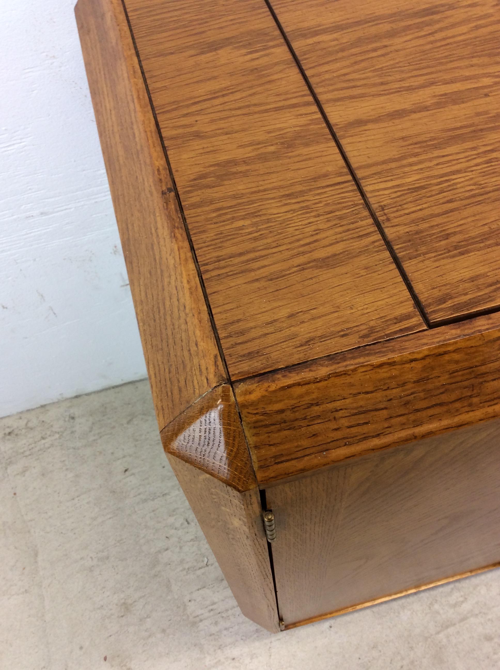 Bar a secco in Oak del Mid Century Moderno con accenti in ottone In condizioni buone in vendita a Freehold, NJ