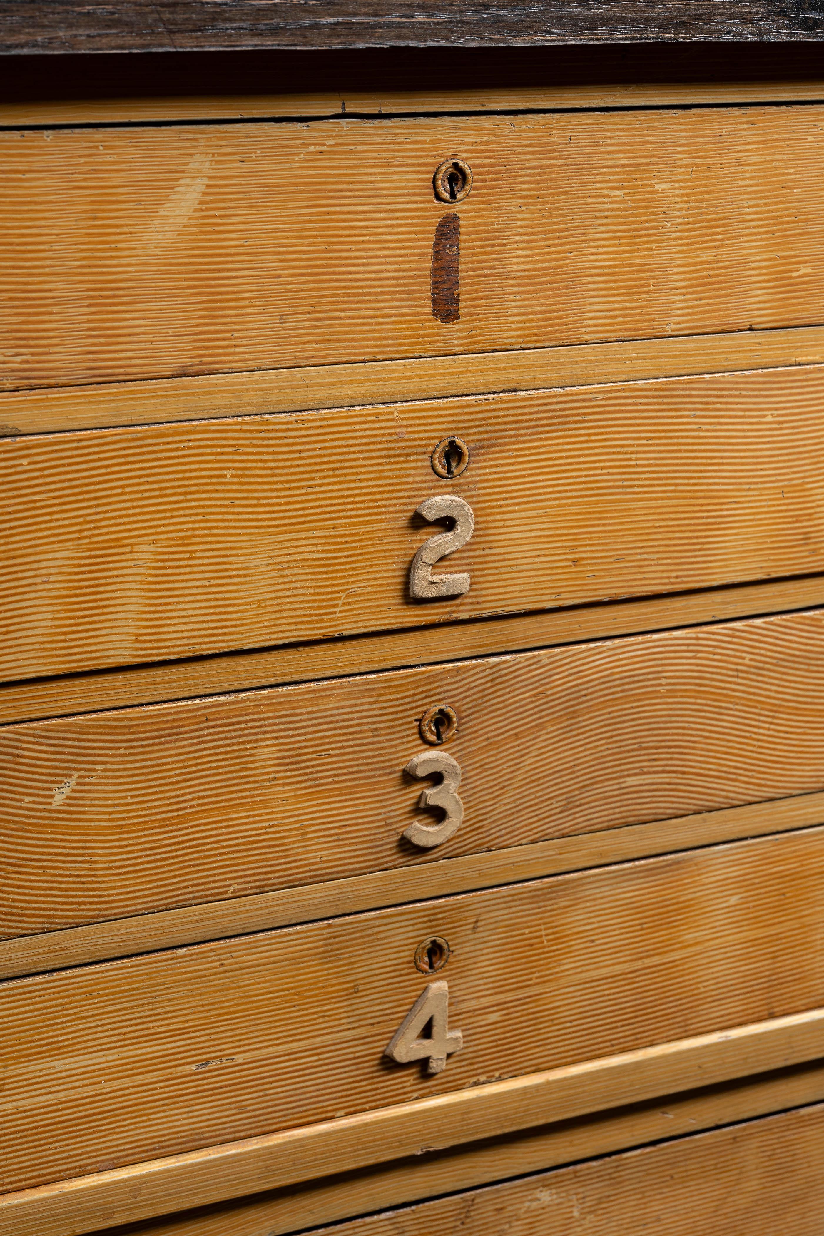 Mid-Century Modern Oak Flat File Cabinet with Japanned Hardware For Sale 6