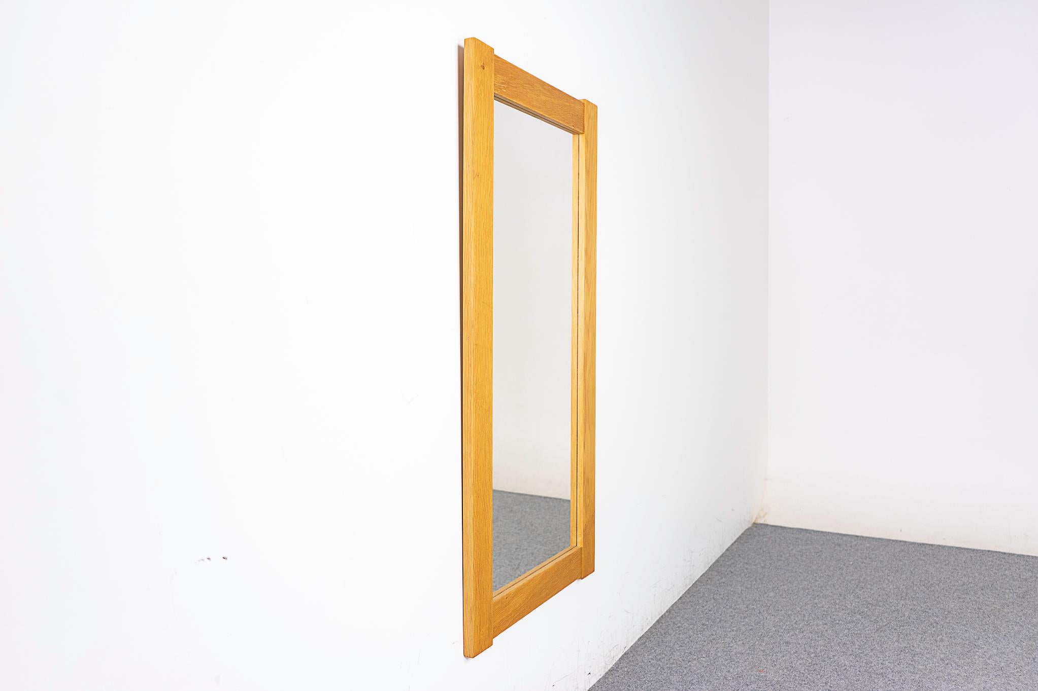 Mid-Century Modern Oak Mirror im Zustand „Gut“ im Angebot in VANCOUVER, CA