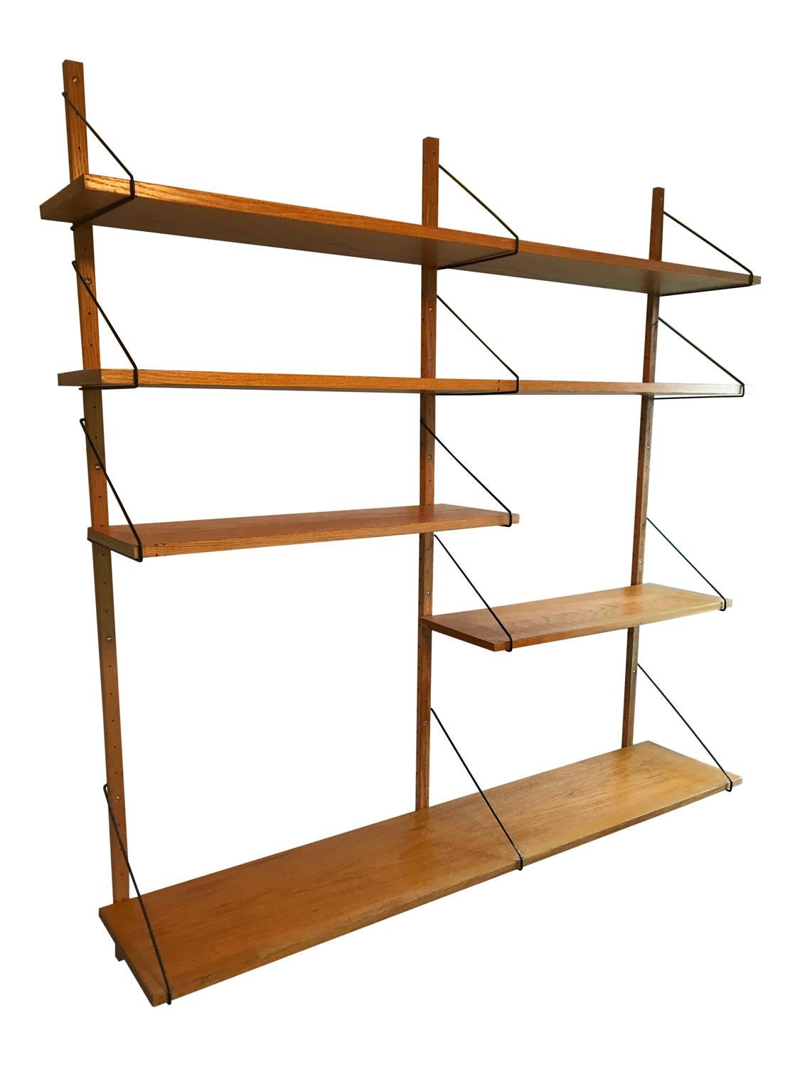 Mid-Century Modern Oak Modular Wall Unit or Shelving Unit after Poul Cadovius In Good Condition In Philadelphia, PA