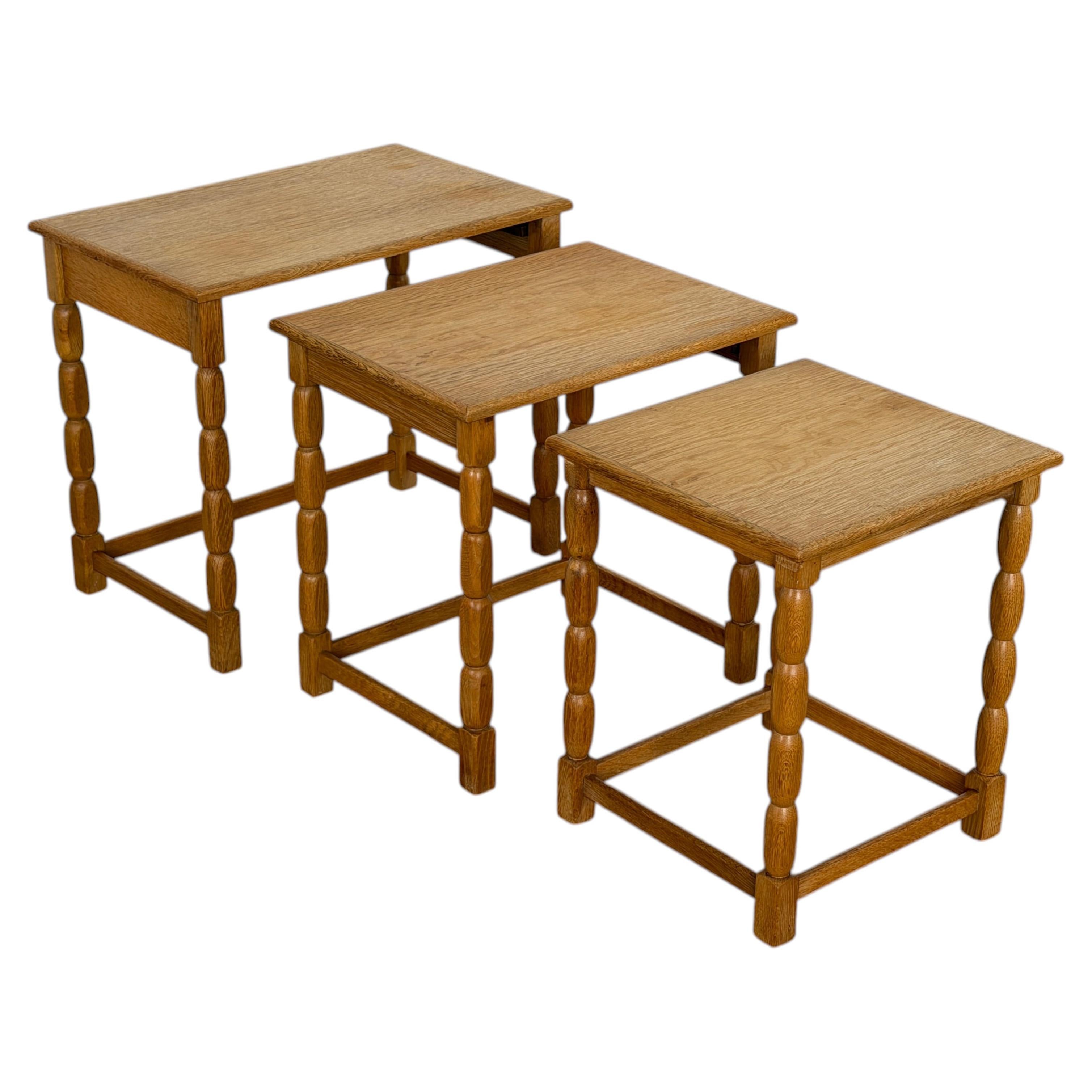 Tavolini impilabili in rovere in stile Mid-Century Modern, stile Kjærnulf, Danimarca, anni ’70