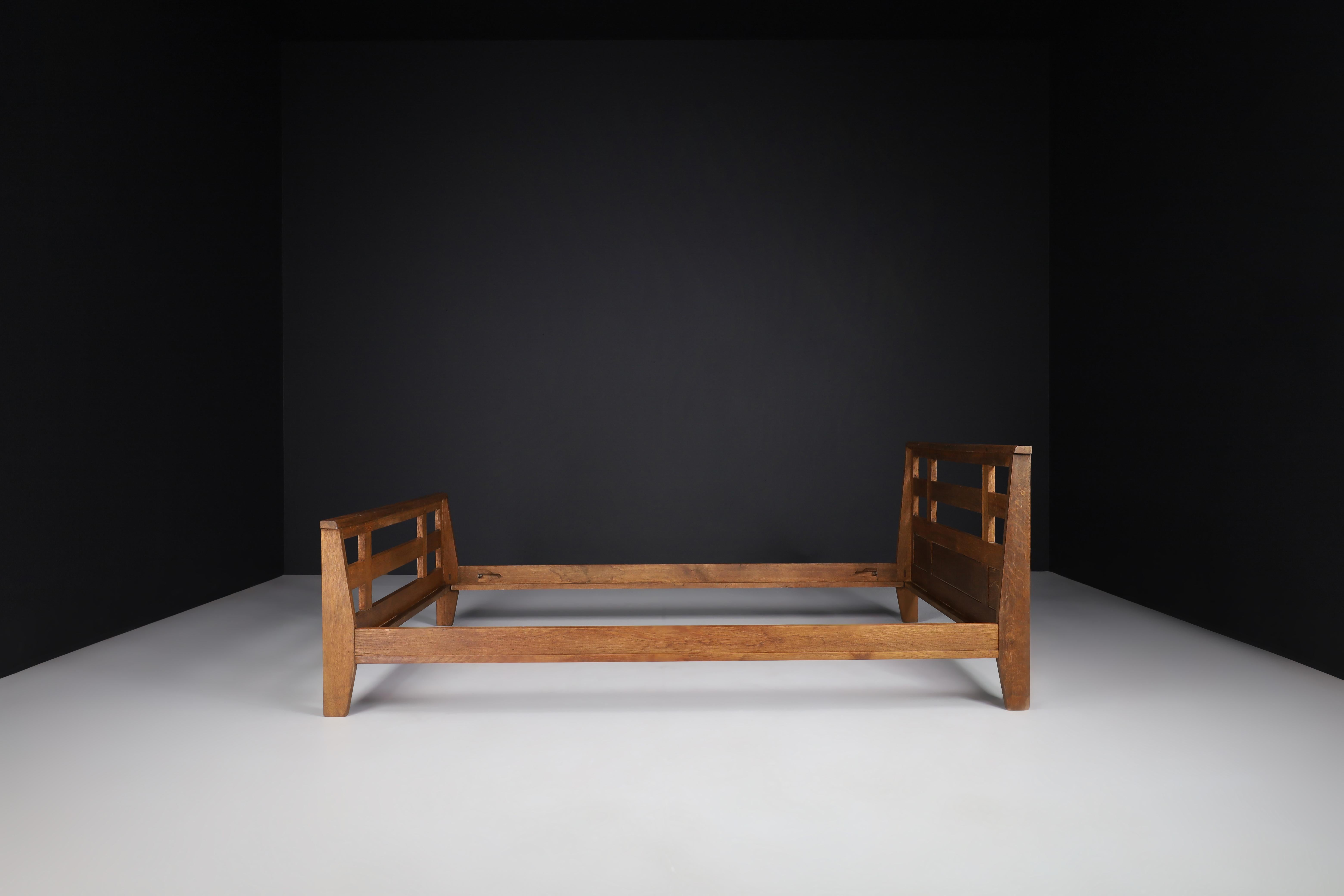 French Mid-century Modern Oak Reconstruction Bed in Oak by René Gabriel, France 1940s For Sale