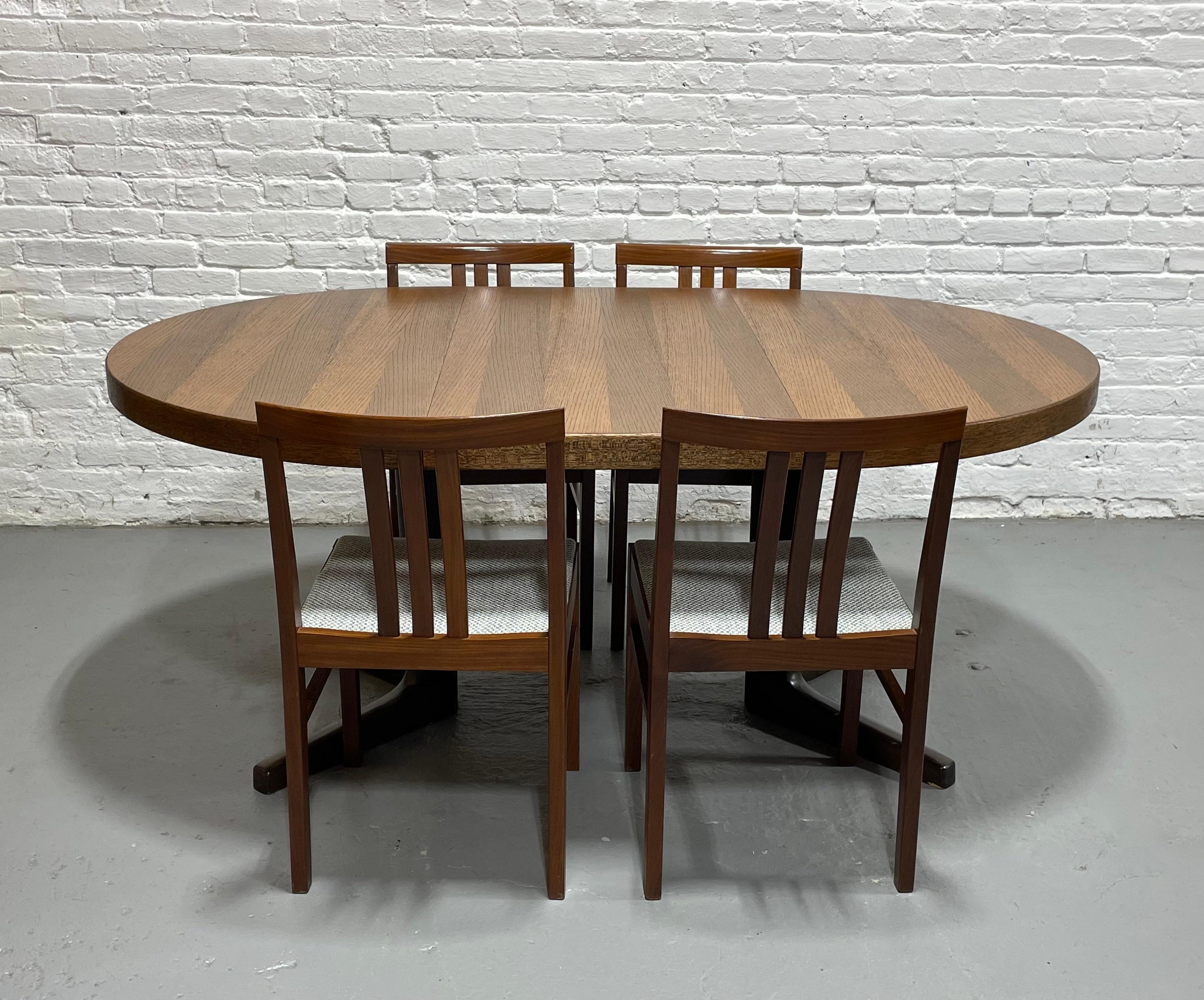 Mid Century MODERN OAK ROUND to OVAL Dining Table, Made in Denmark. c. 1960s For Sale 4